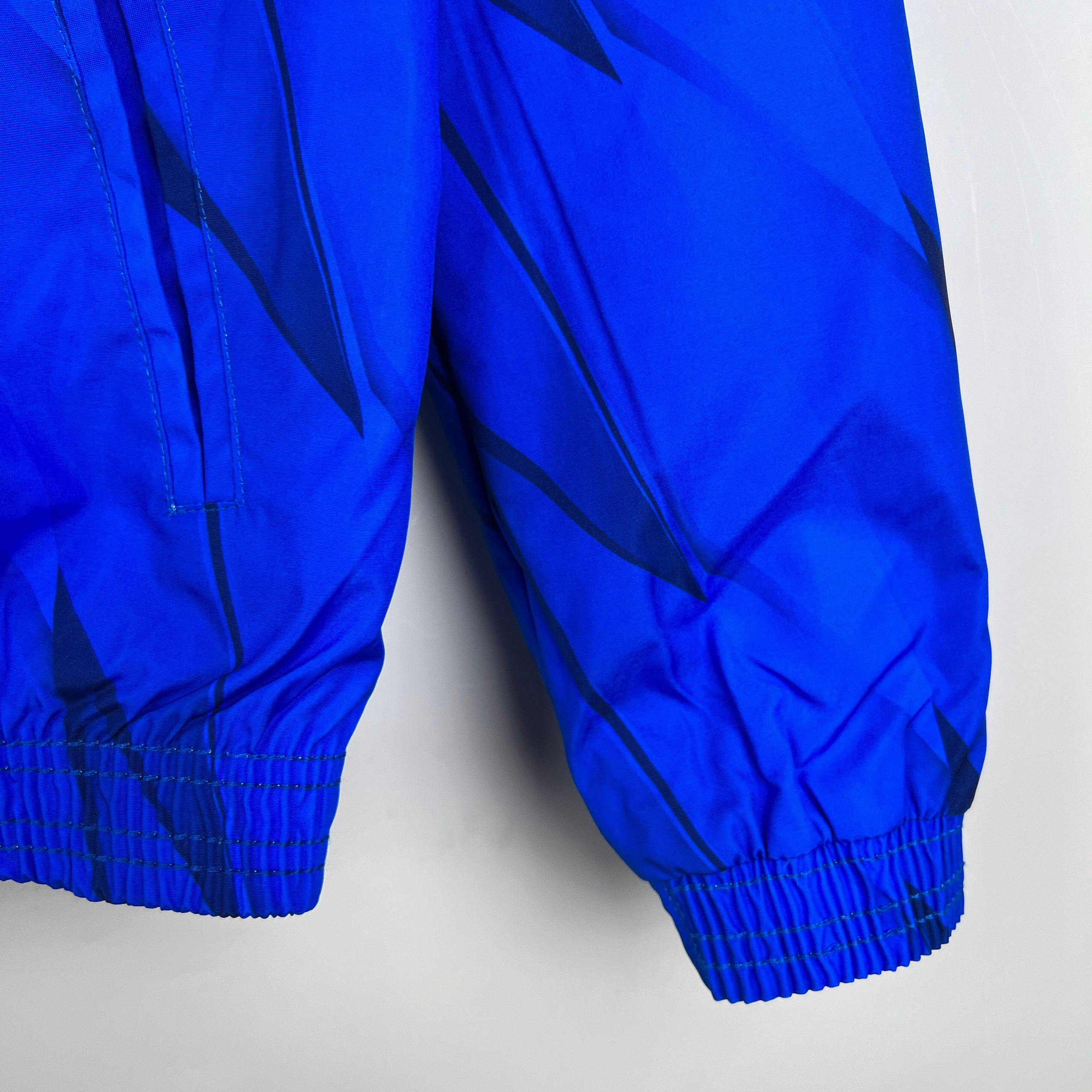 Заказать ветровку Riyadh 2023-2024 имеет две стороны. Футбольный магазин — ssw_magazin