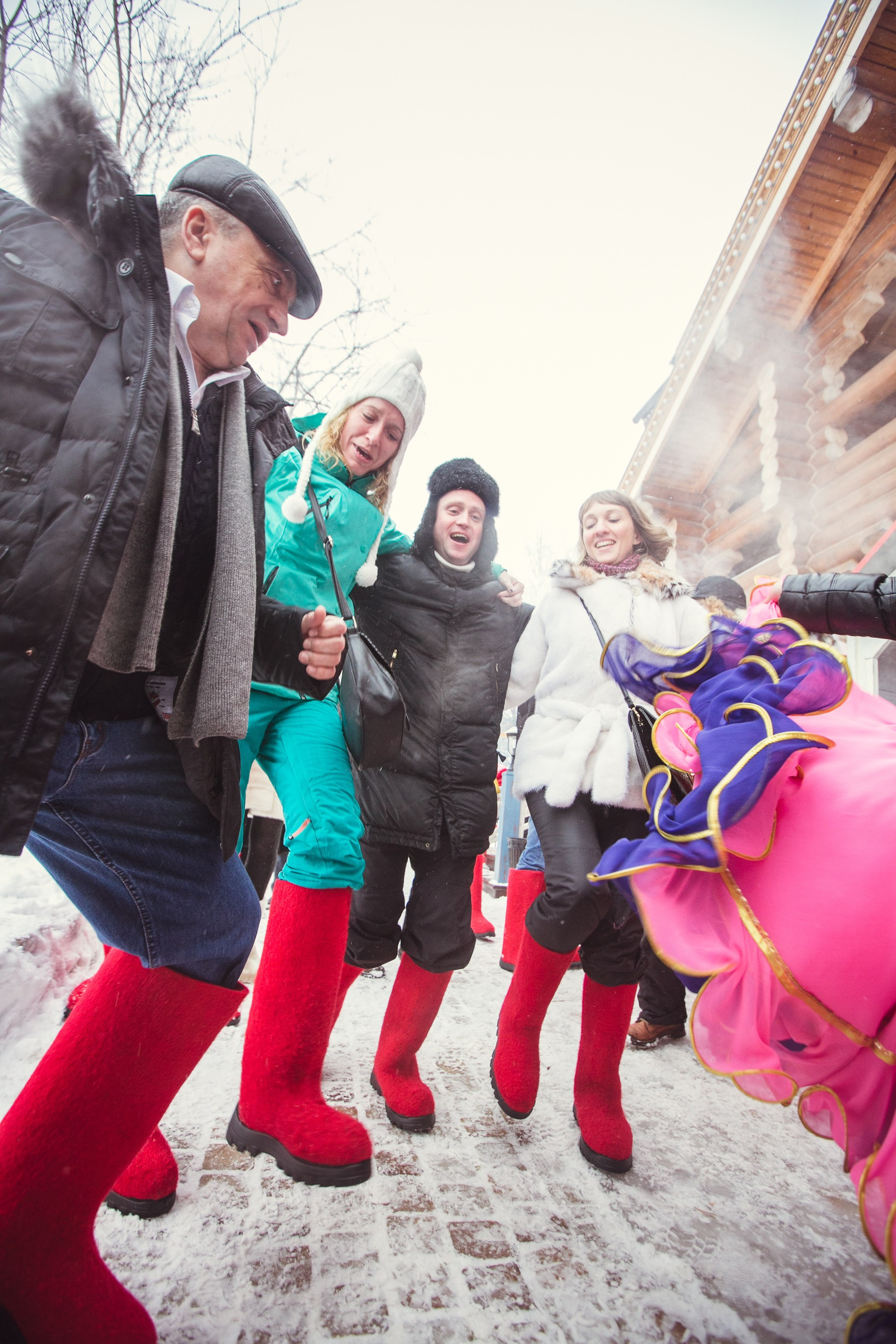 Зимняя свадьба в русских традициях. Семейный, портретный и свадебный фотограф в Санкт-Петербурге и Москве