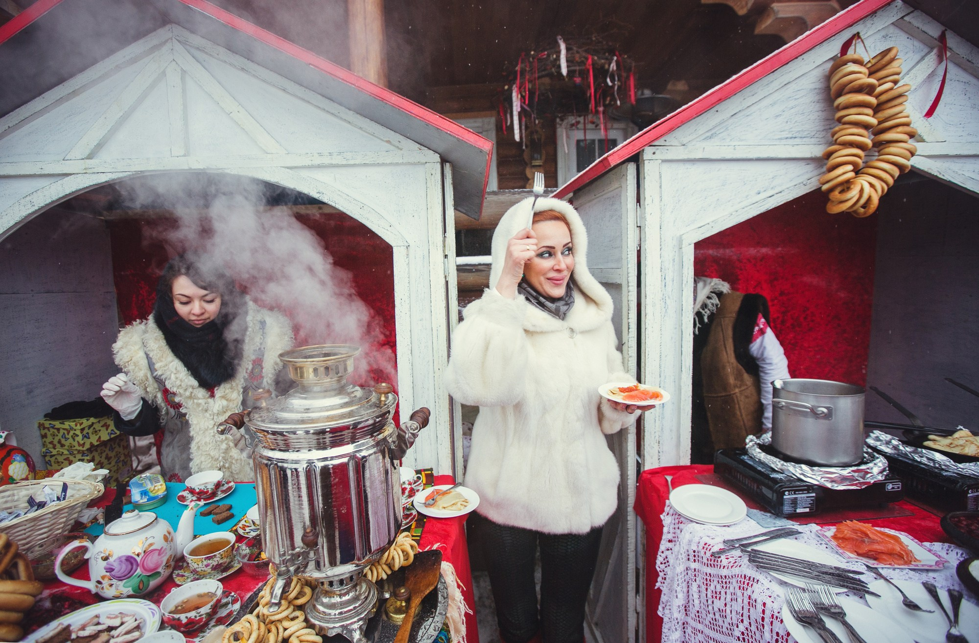 Зимняя свадьба в русских традициях. Семейный, портретный и свадебный фотограф в Санкт-Петербурге и Москве