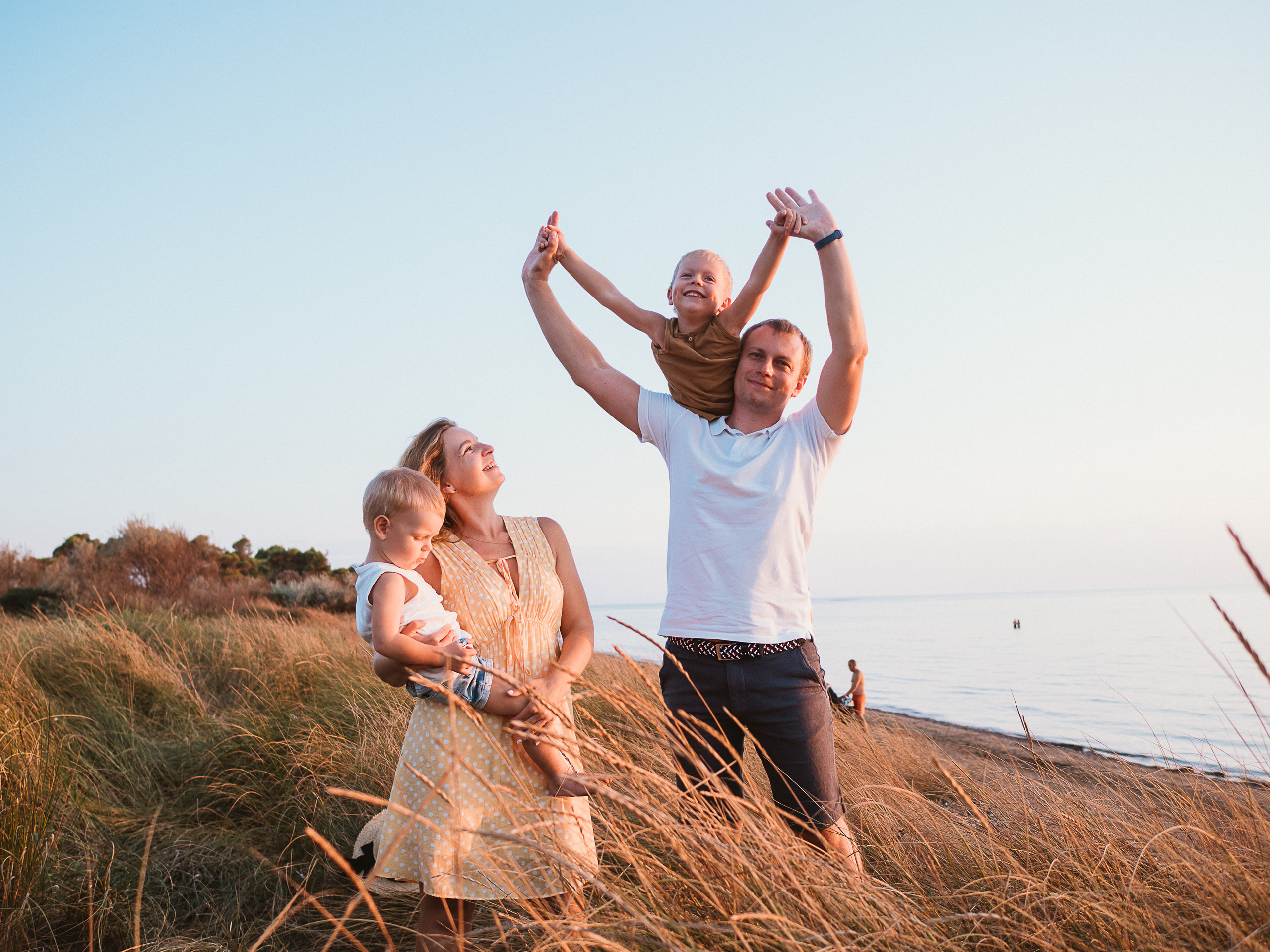 Tanya and Nikita with kids. Family Lifestyle Photographer in Lucca, Italia