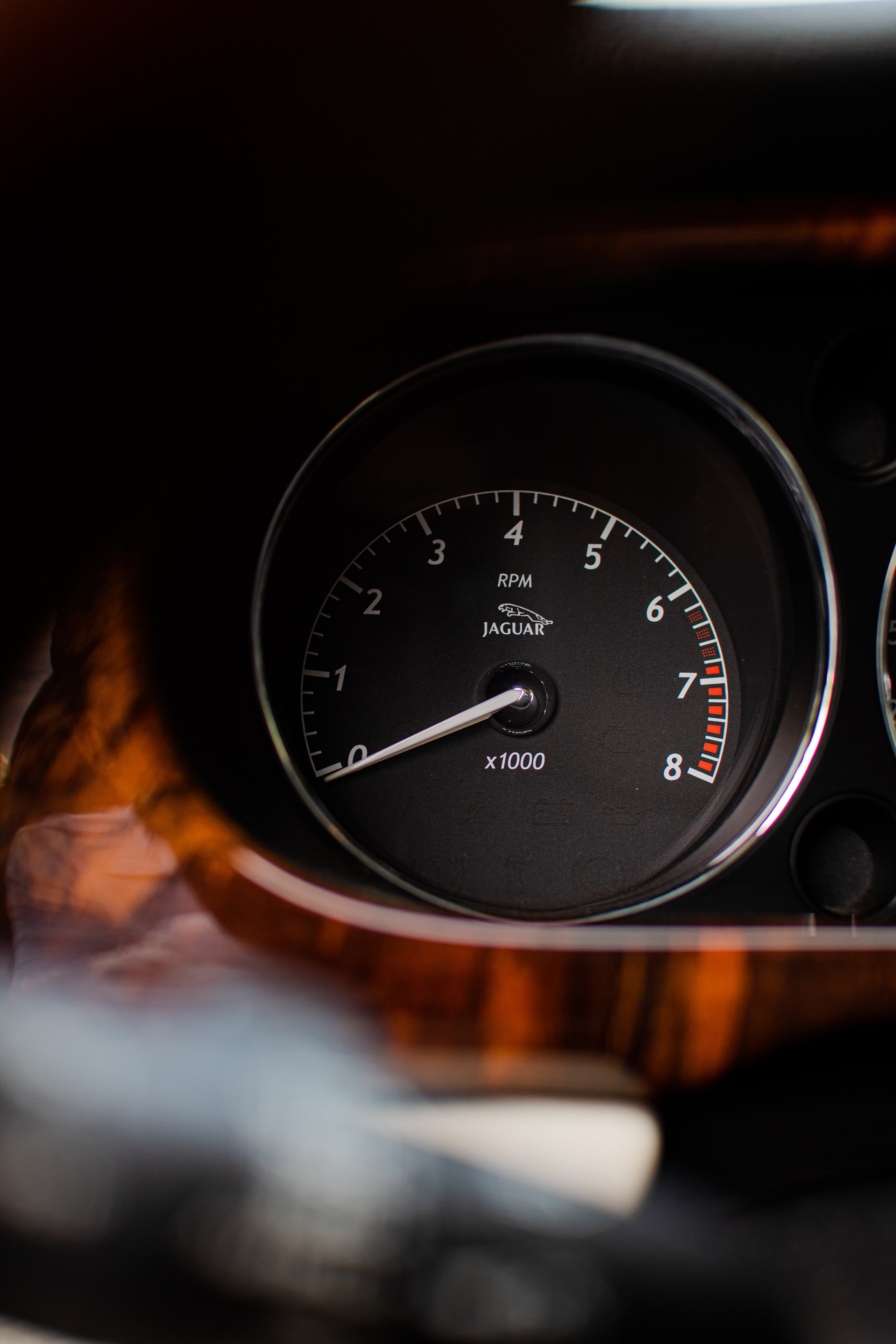 Фотосъемка машины в Москве возле дома с Атлантами. Жуков Илья свадебный фотограф в Москве