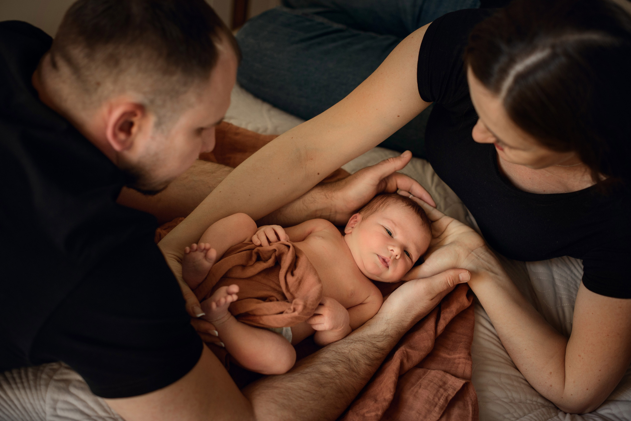 A family photo shoot at home, a family with a newborn baby. Photographer Elena Carruthers, Scotland