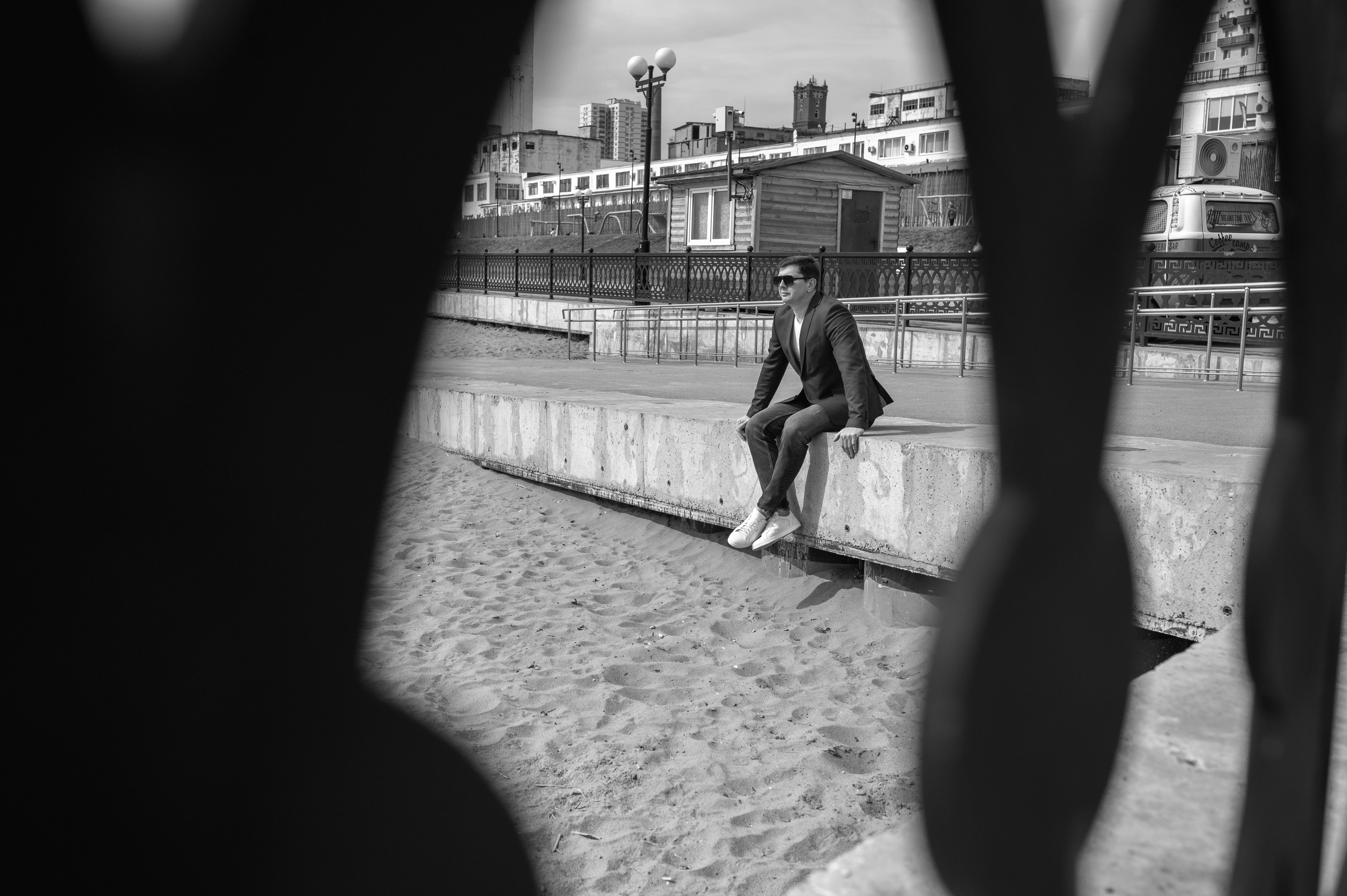 Мужская фотосессия в городе для Виталия. Фотограф в Саратове для всей семьи Бечина Диана