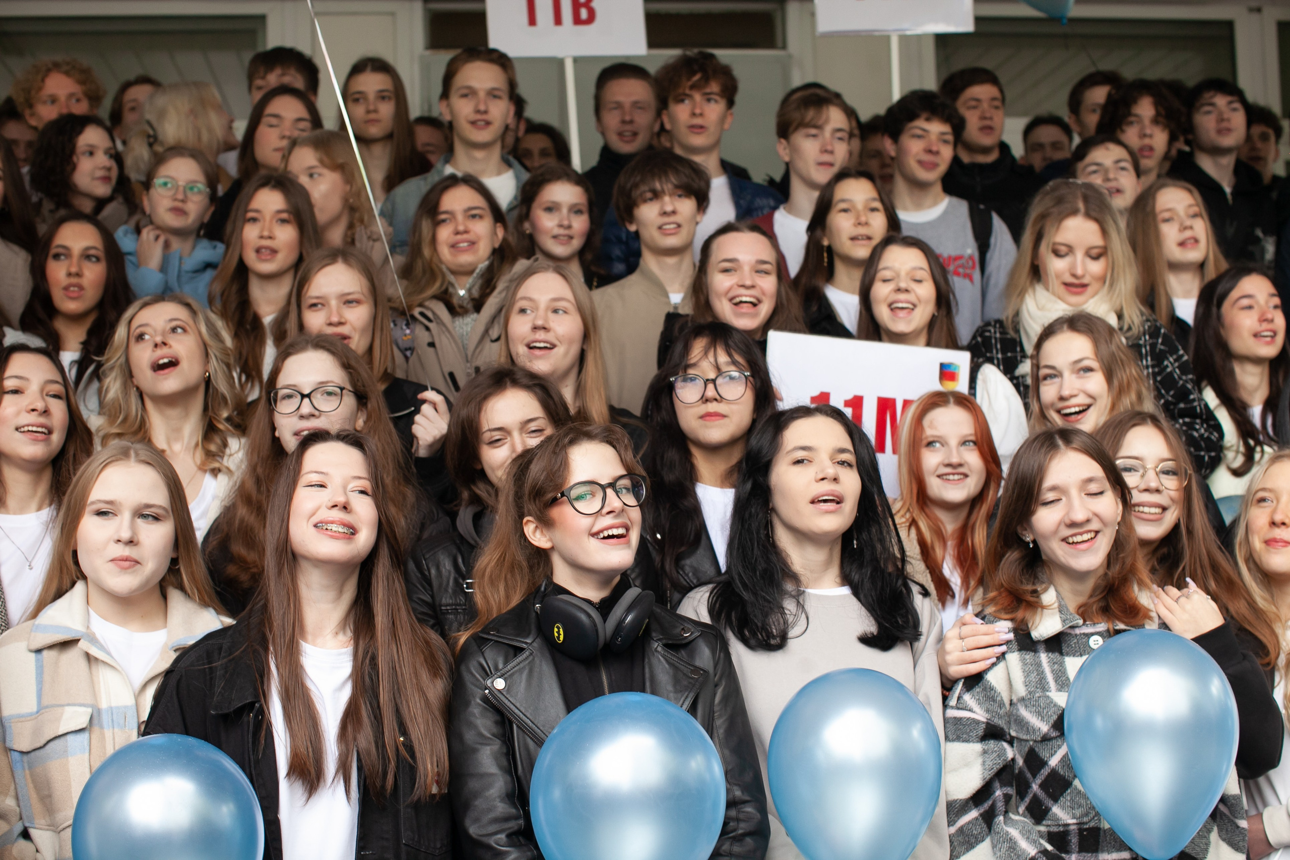 Последний звонок 2025 в Школе 1558 им. Росалии де Кастро. Выпускные альбомы Москва СВАО