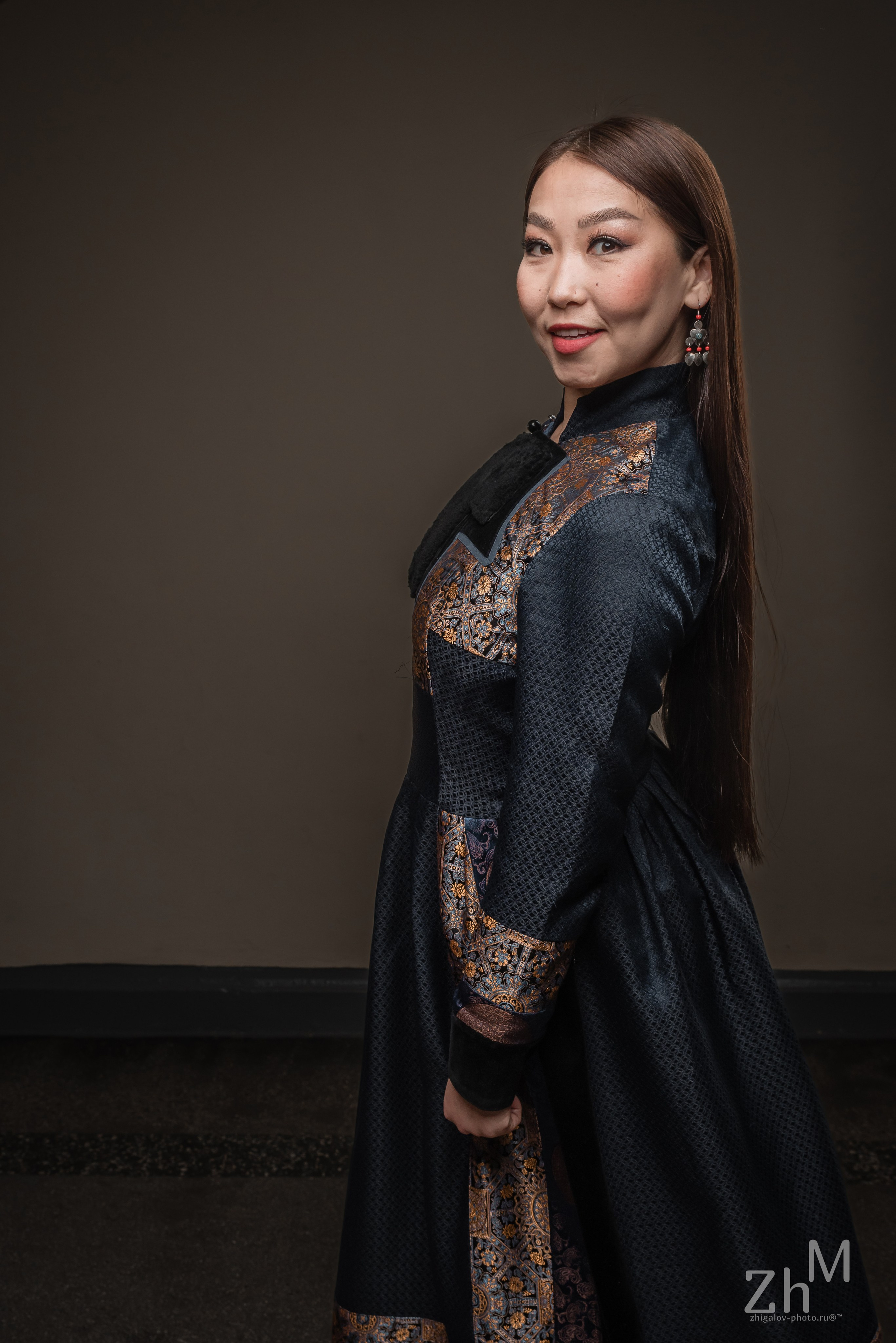 Съёмка в бурятских национальных костюмах. Семейный и свадебный фотограф в Иркутске Максим Жигалов