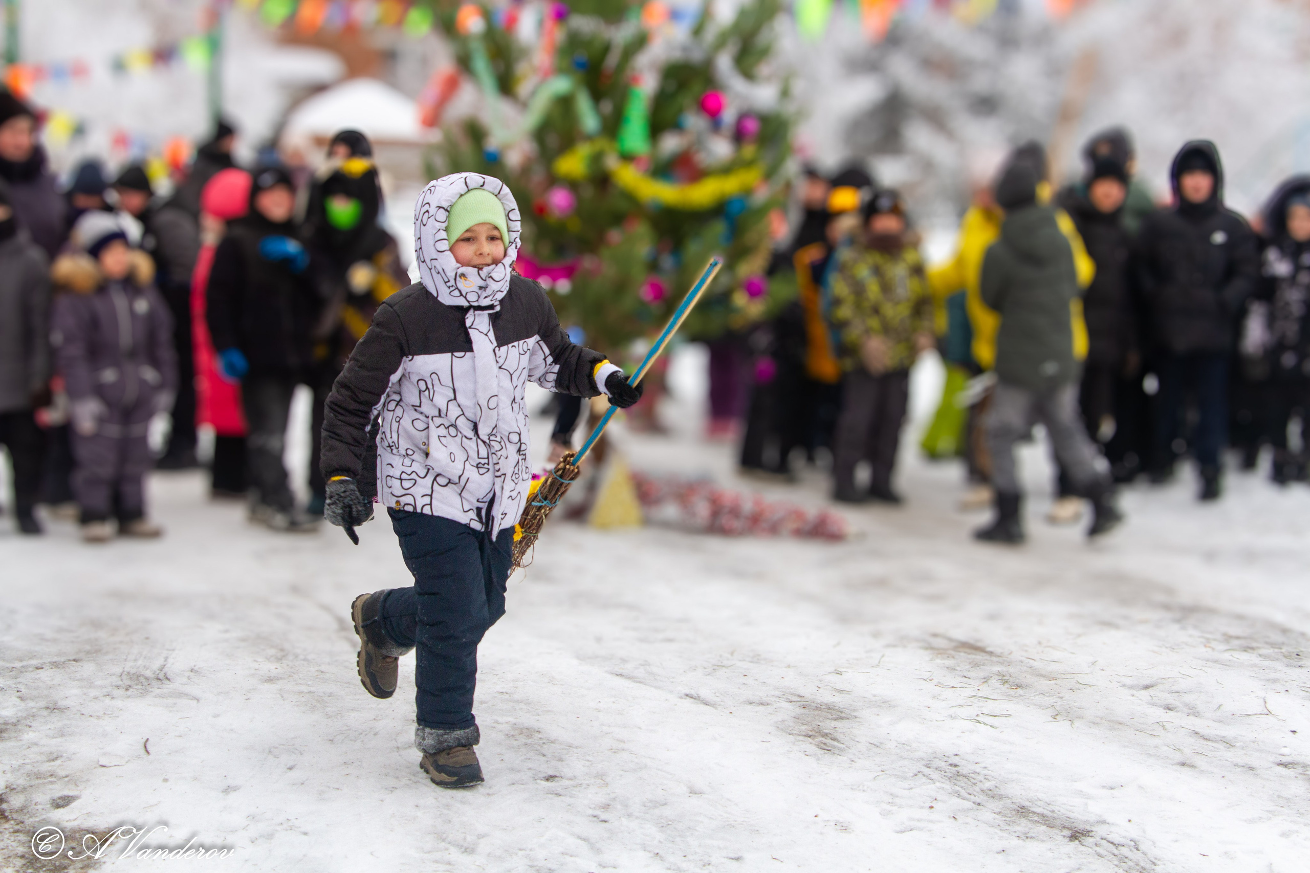 Праздник во дворе, ул. Осташковская-20. Фотограф Омск | Александр Вандеров