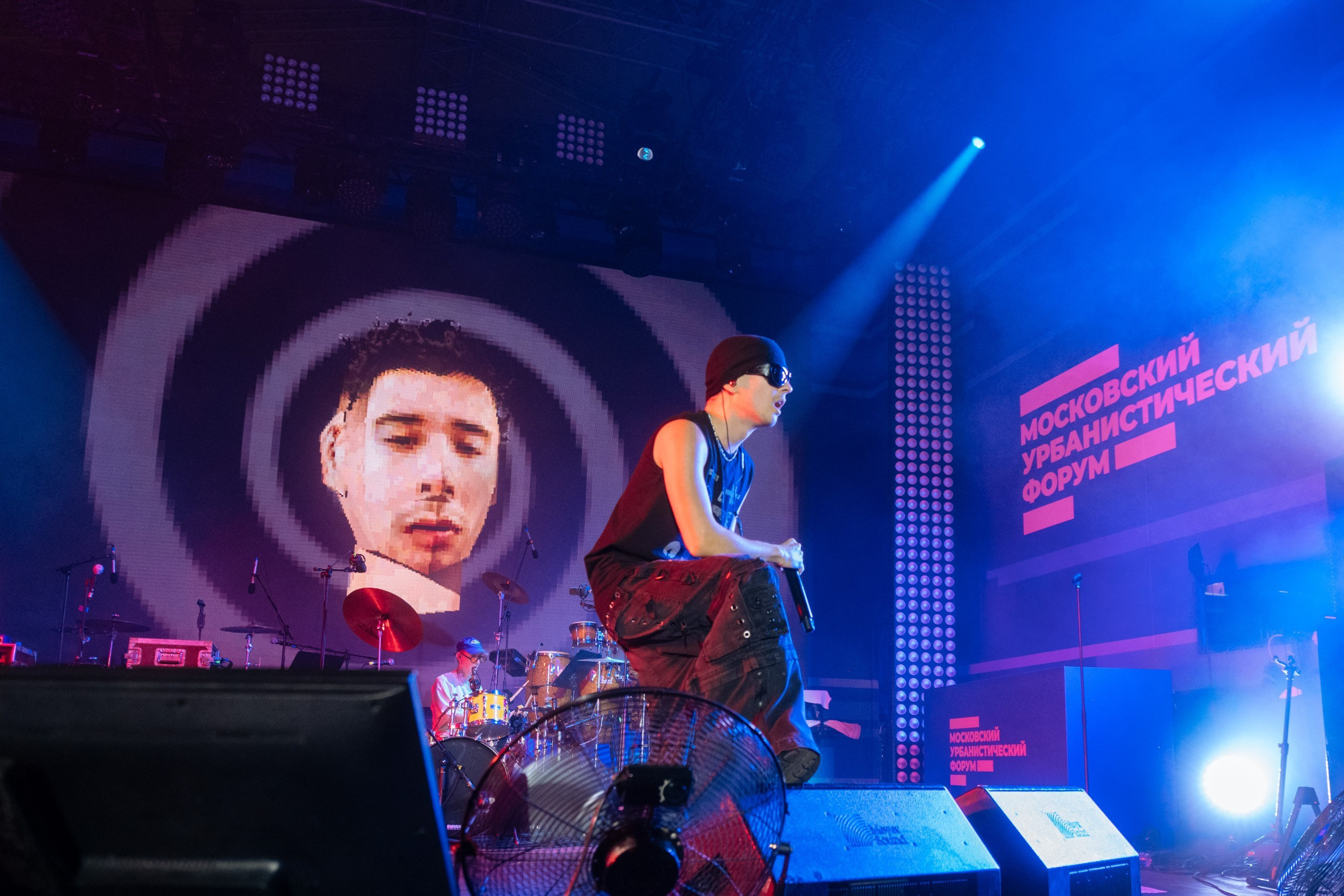 Слава Марлоу (Slava Marlow) на площадке Московского урбанистического форума в Лужниках 19 августа 2023 г.