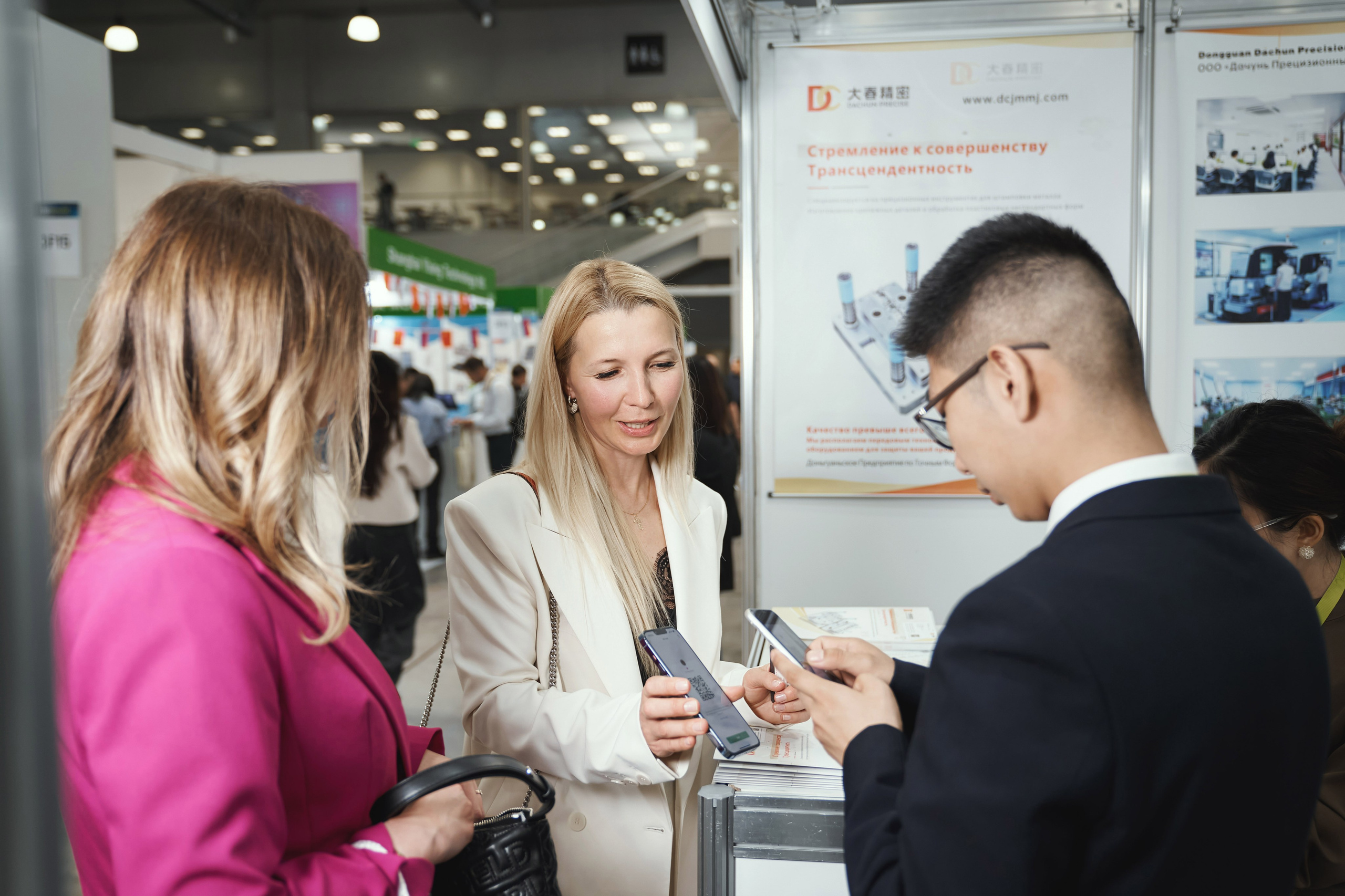 Репортаж с выставки пресс-форм и штампов Rosmould 2025. Фотограф Евгений Опарин