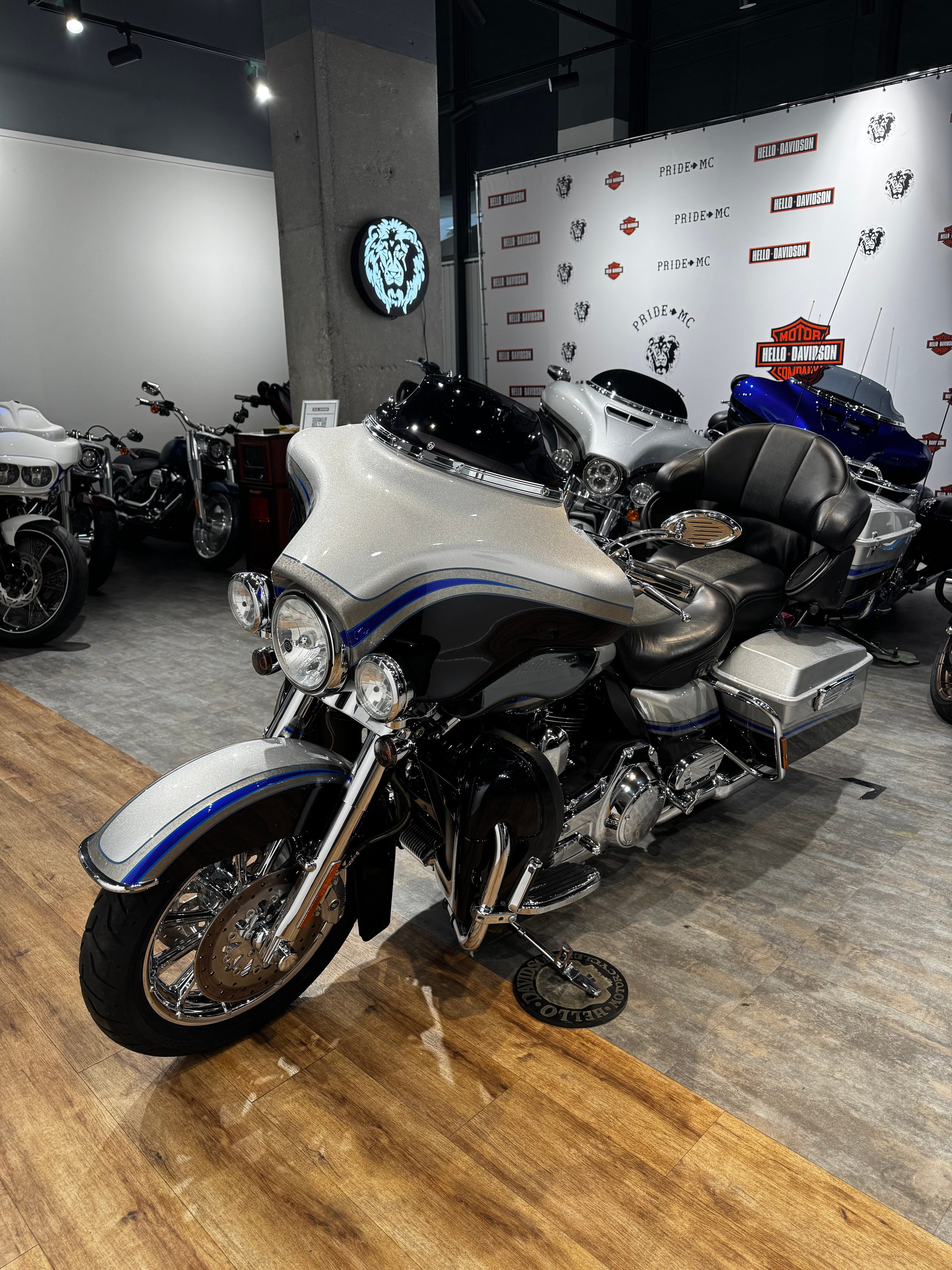 Мотоциклы Harley-Davidson CVO Black Diamond (Touring) — купить мотоцикл. Hello Davidson, Москва. Только хорошие мотоциклы…