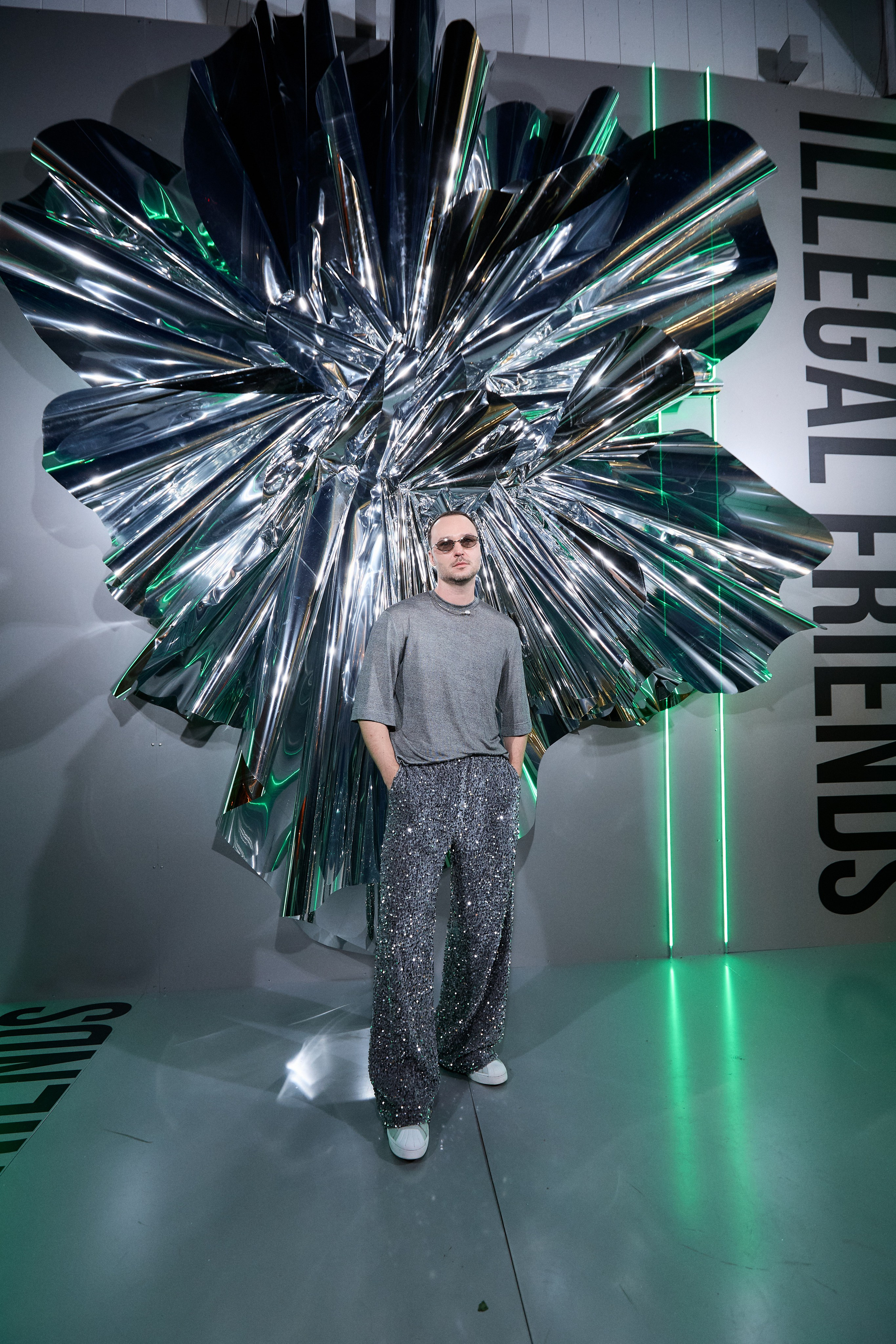 ILLEGAL FRIENDS | VOID