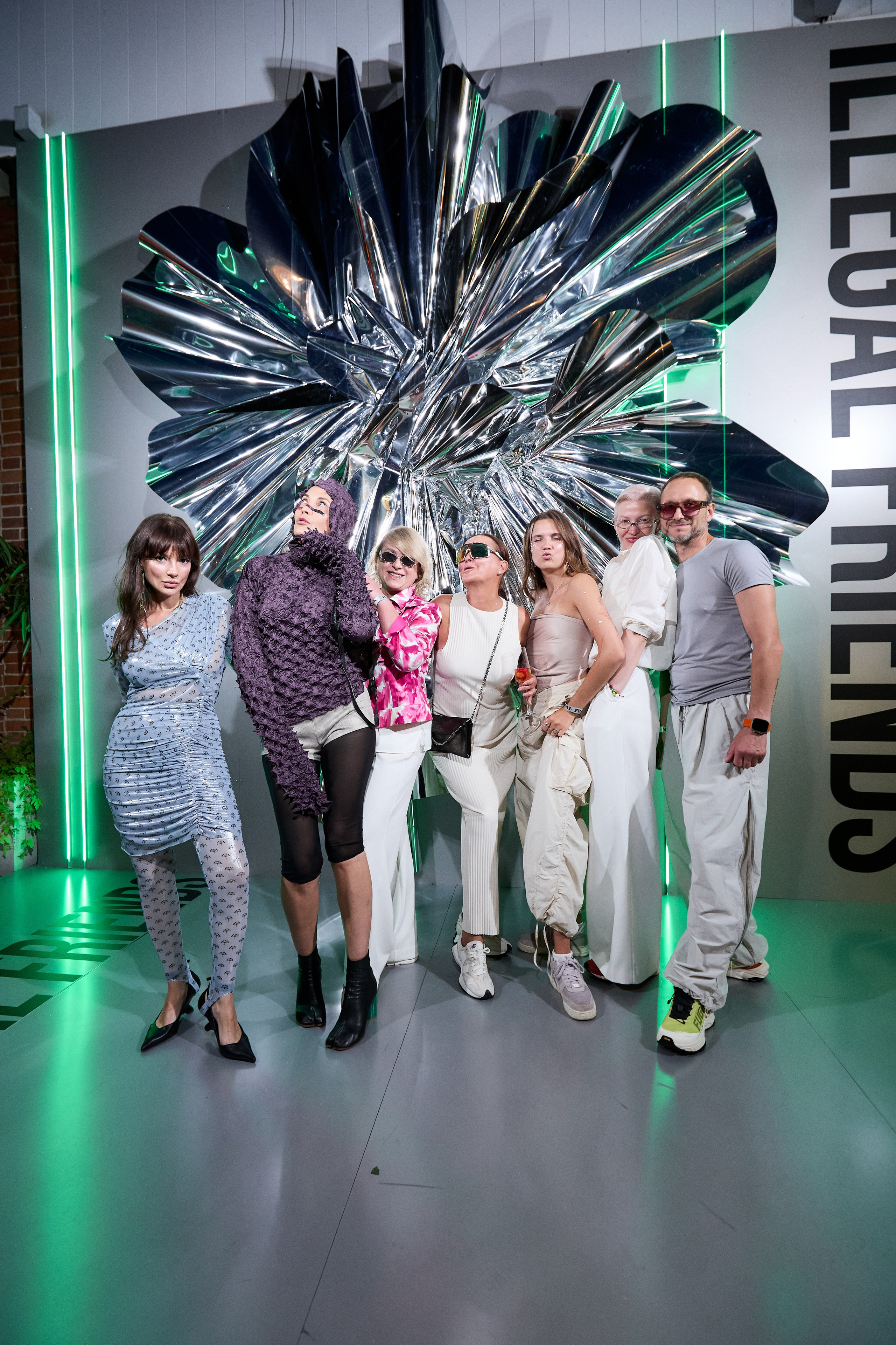 ILLEGAL FRIENDS | VOID
