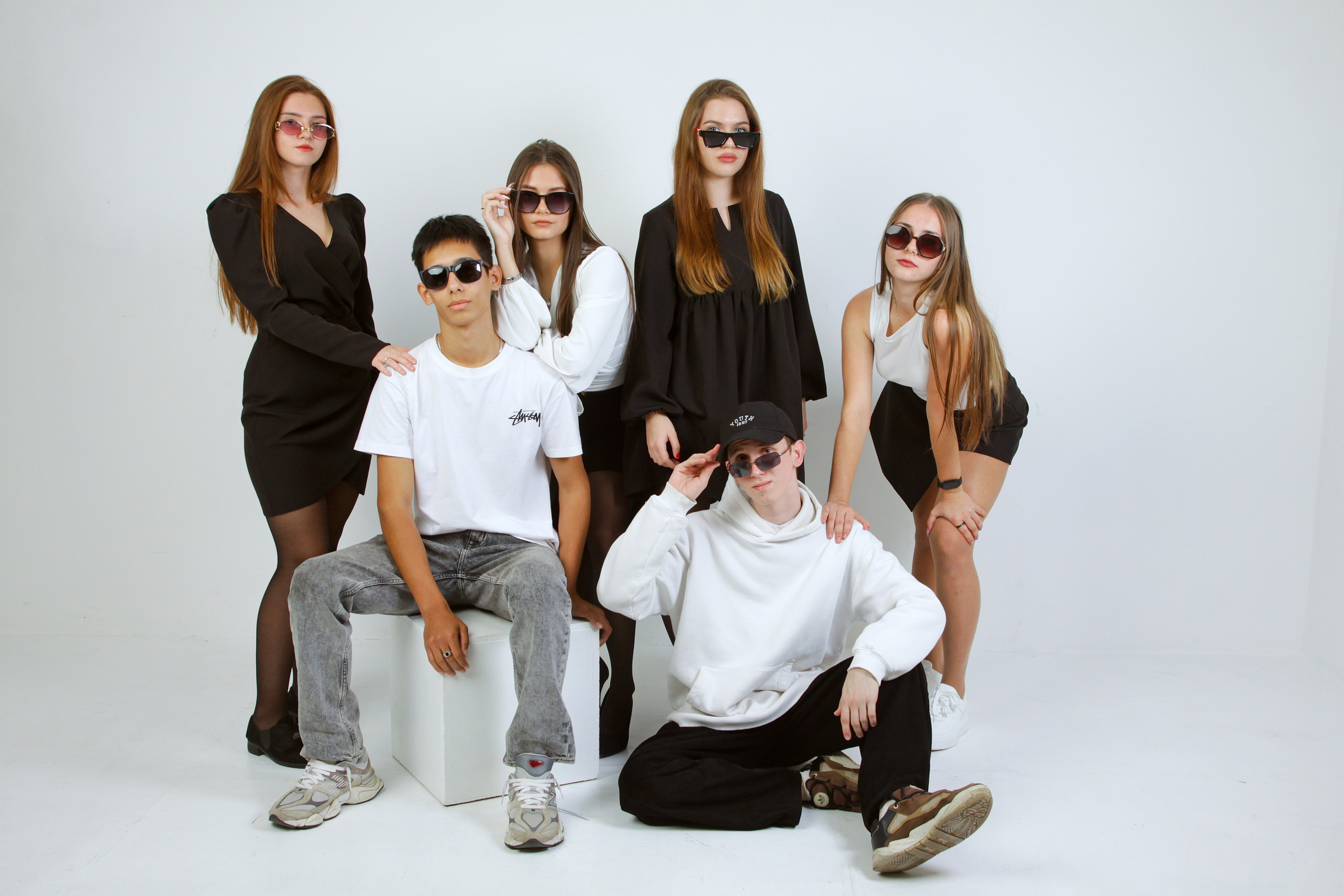 Съемка старшеклассников в студии «СОВА» г. Таганрог. Выпускные альбомы в Таганроге и Ростовской Области