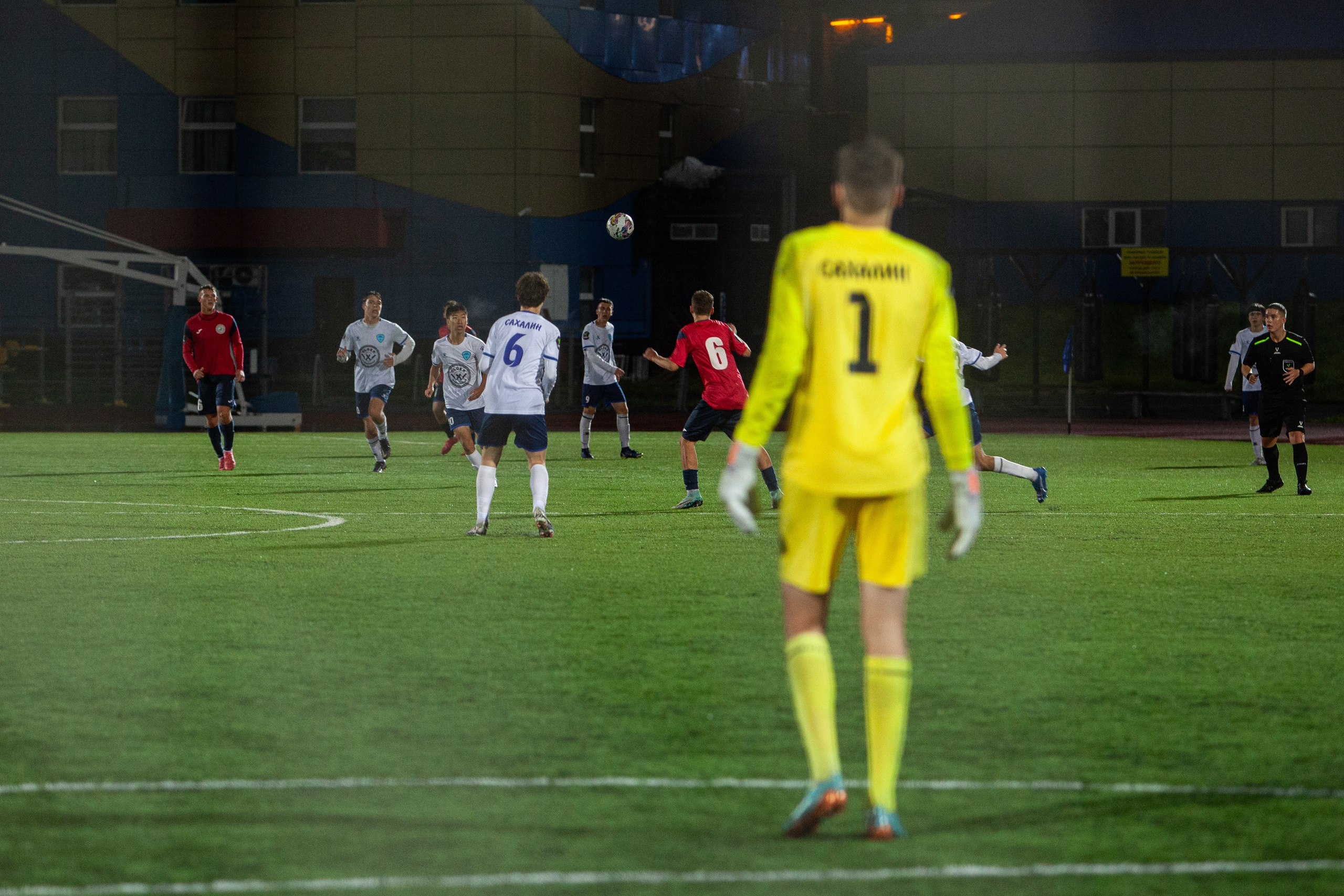 Матч юношеской футбольной лиги между командами СШ «Сахалин» и «СШОР № 1» (Комсомольск-на-Амуре) (U-18). Кутузов Евгений Фотограф в Южно-Сахалинске