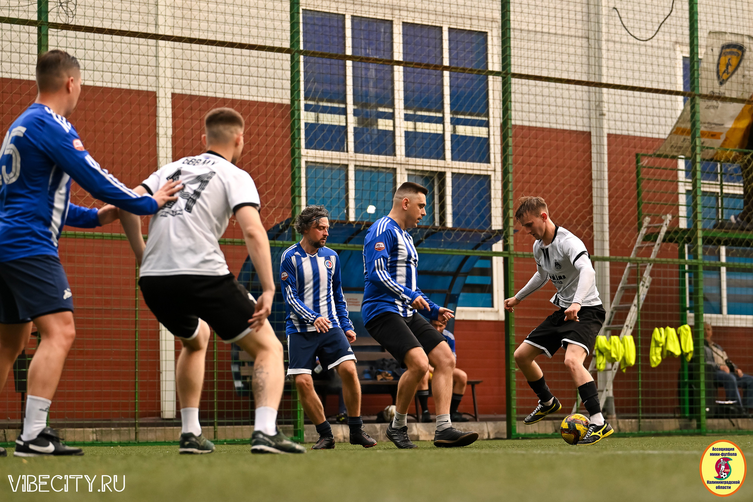 ИГРЫ МИНИ-ФУТБОЛЬНОЙ И КОРПОРАТИВНОЙ ЛИГИ. VIBECITY.RU Вайб Сити Ру Фоторепортажи Фотоотчеты Калининград
