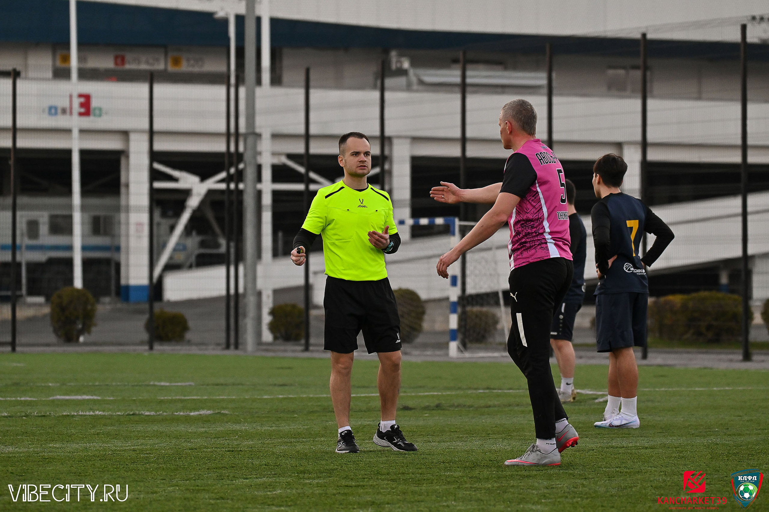 XX ЧЕМПИОНАТ КАЛИНИНГРАДСКОЙ ЛФЛ КАНЦМАРКЕТ39 сезона 2024–2025 гг. VIBECITY.RU Вайб Сити Ру Фоторепортажи Фотоотчеты Калининград