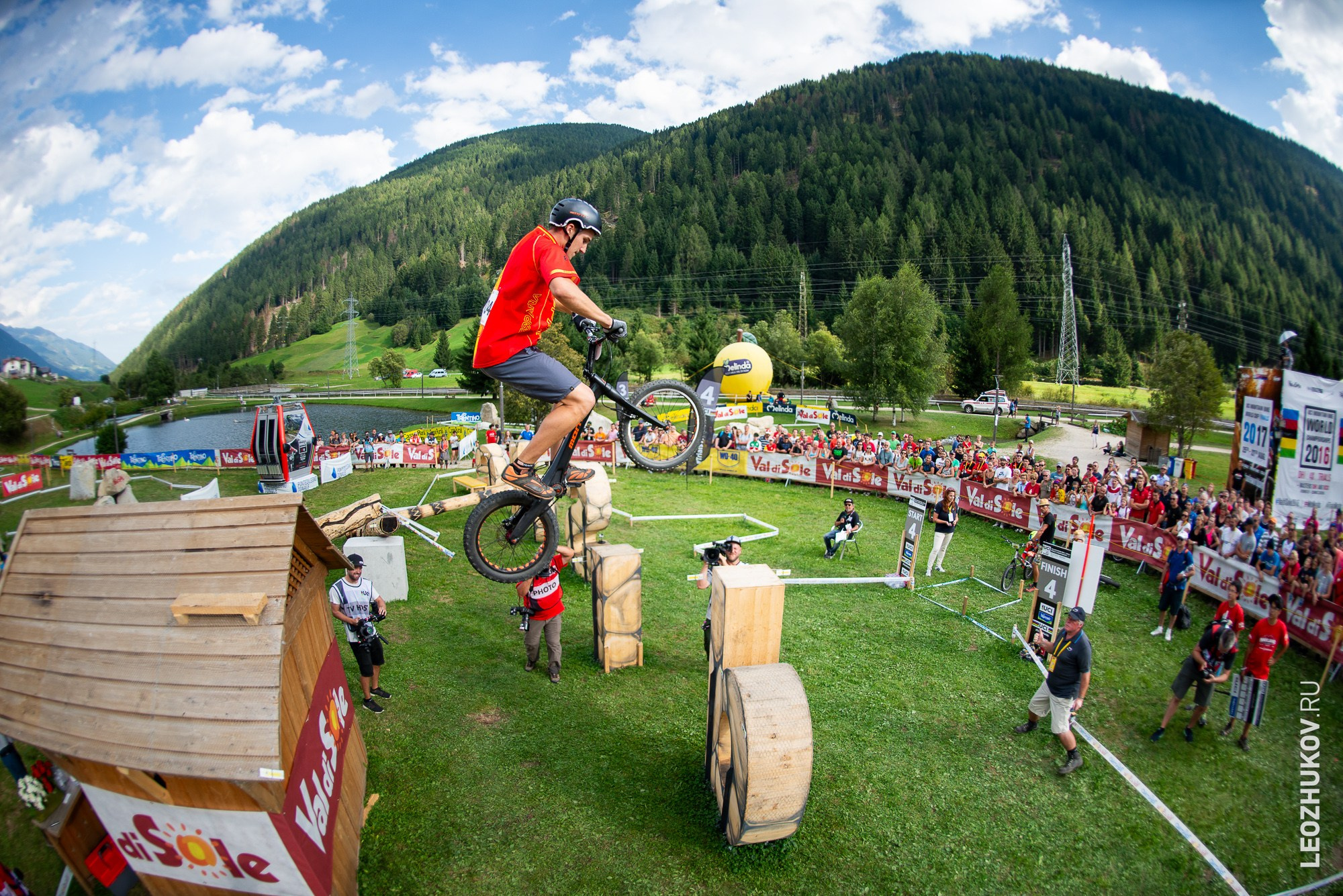 UCI Trials World Championships 2016 — finals. Sports photographer Leonid Zhukov