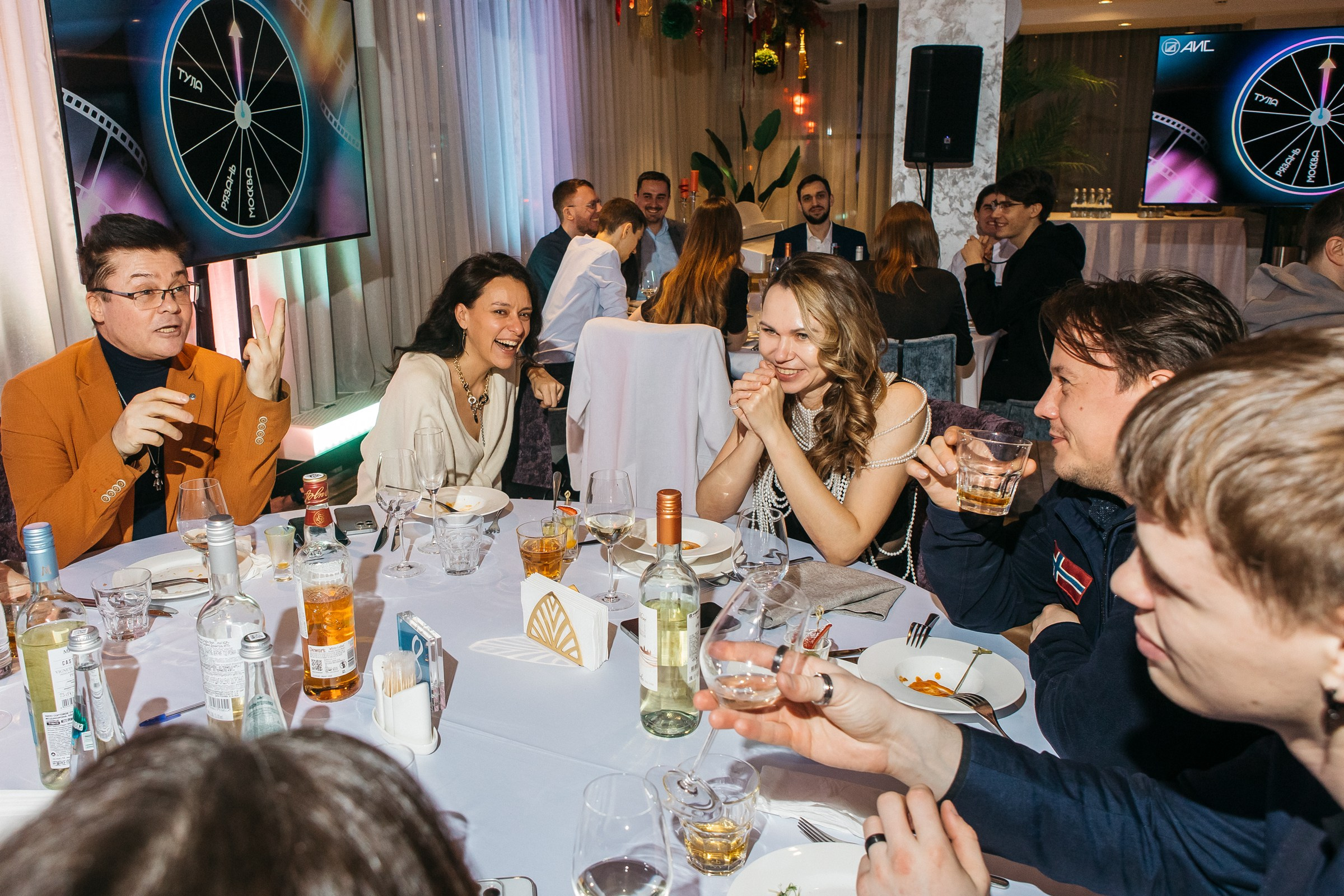 Хороший репортажный фотограф на корпоратив в Питере