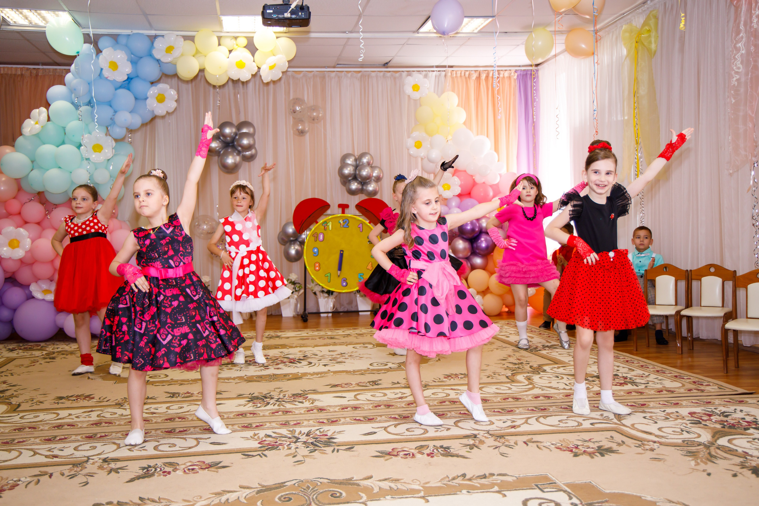 ВЫПУСКНОЙ ДЕТСКИЙ САД группа НАСЛЕДНИКИ. Профессиональная фото и видеосъемка. Москва