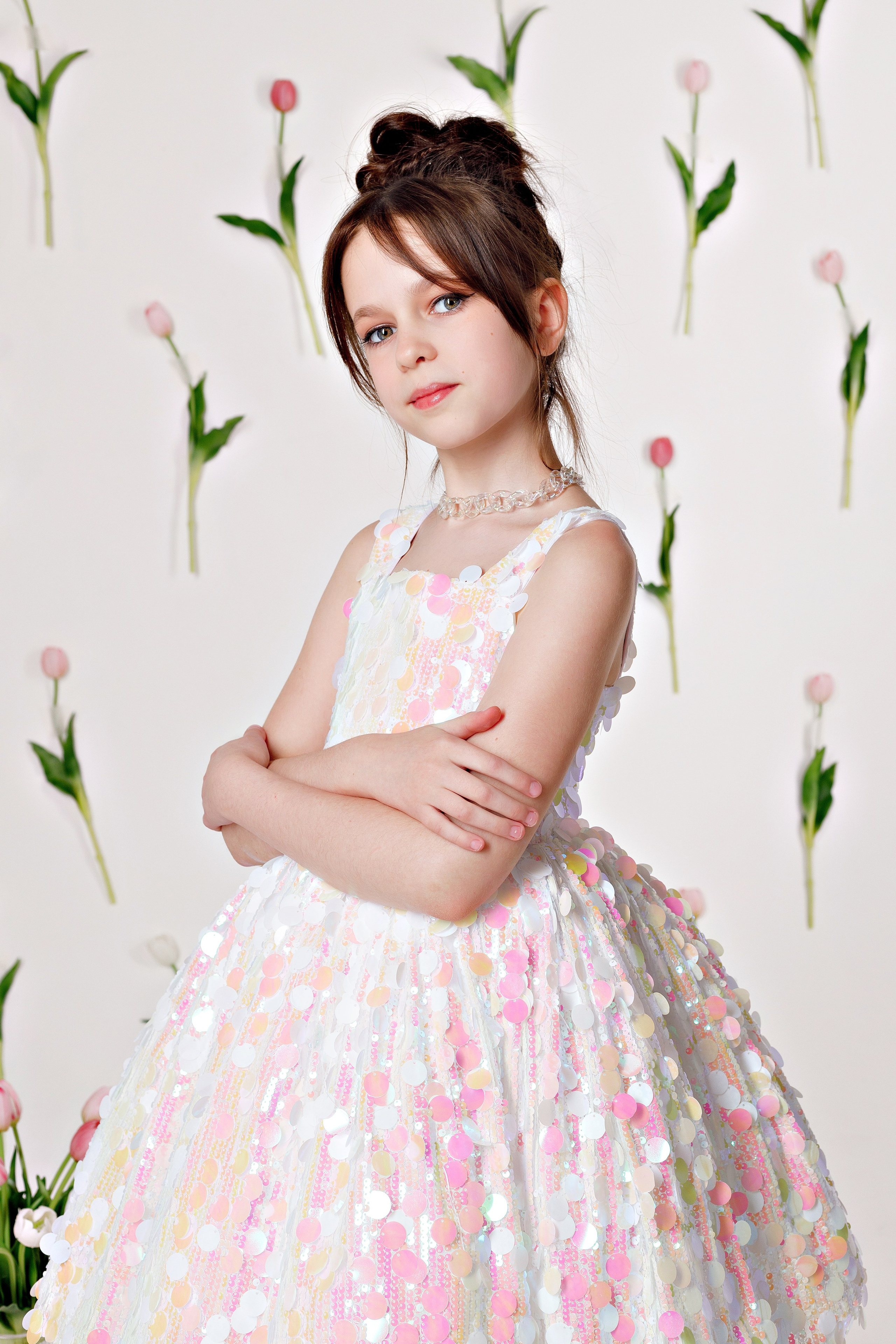 Портрет именинницы с тюльпанами, снятый в Сочи в день её девятого дня рождения