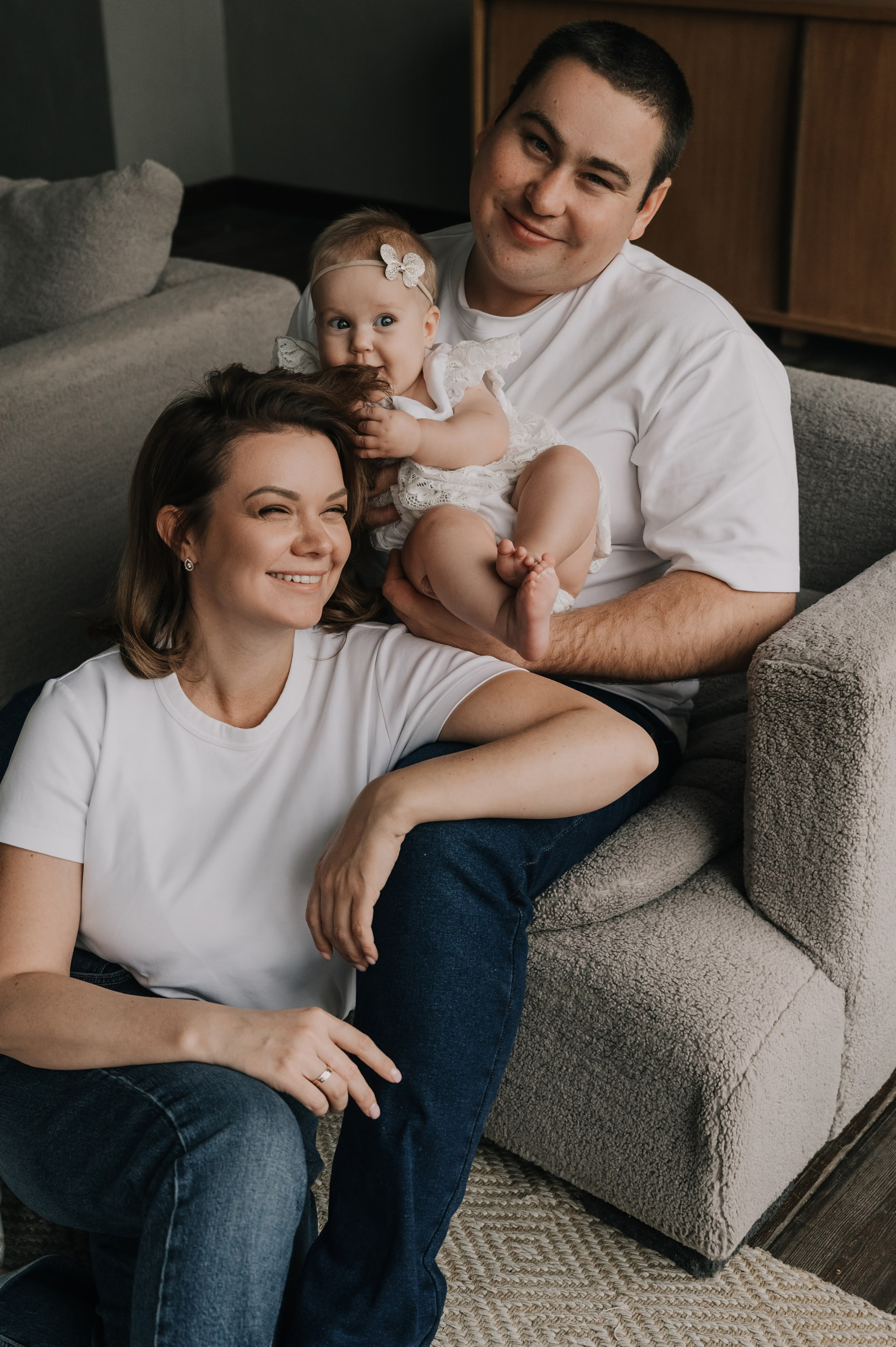 Семейная съемка. Профессиональный фотограф беременности в СПБ. Стильные фотосессии беременности в стиле минимализм и классическая фотография