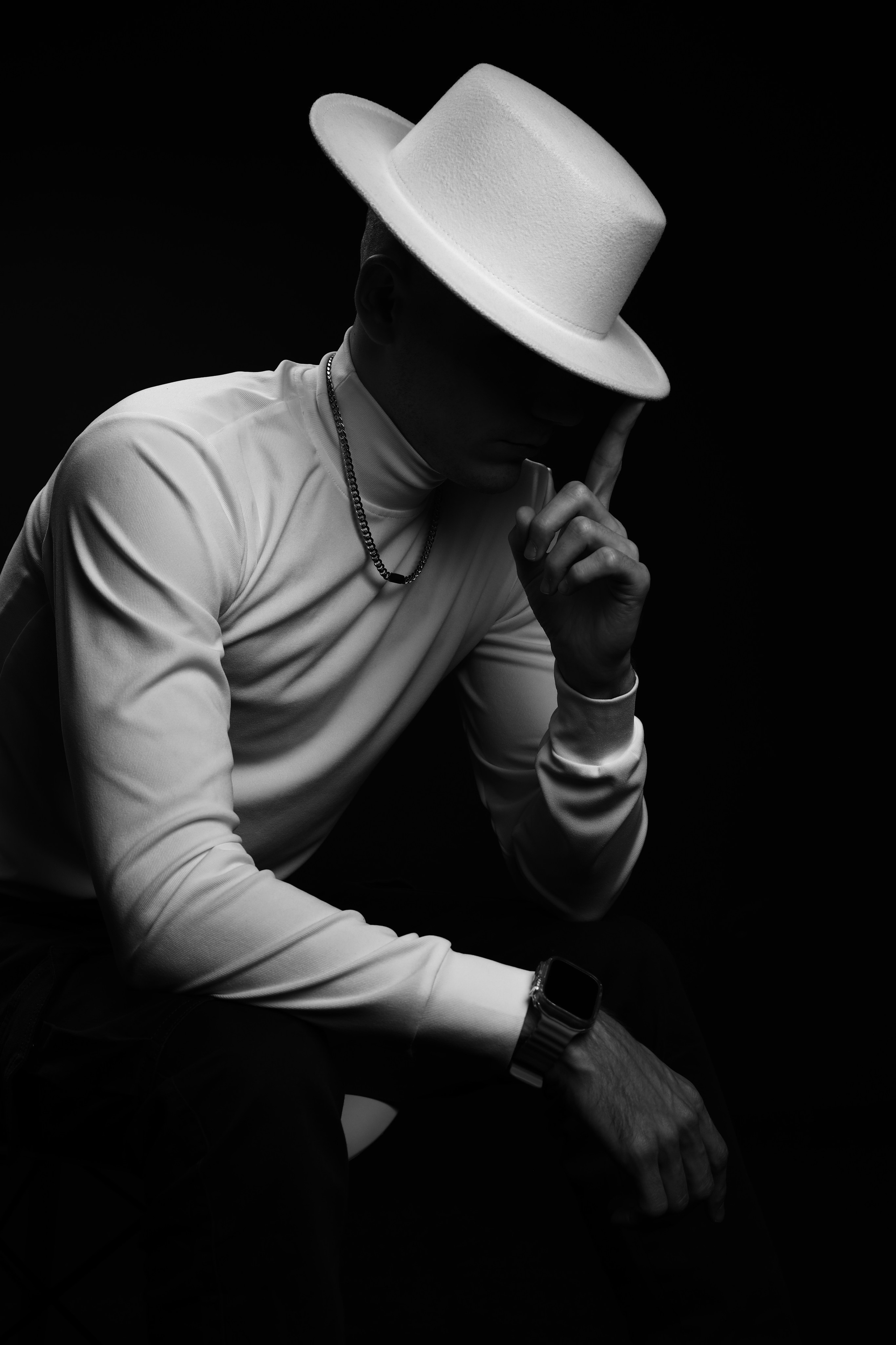 The White hat Alex. Профессиональный фотограф в Воронеже Владислав Крылов