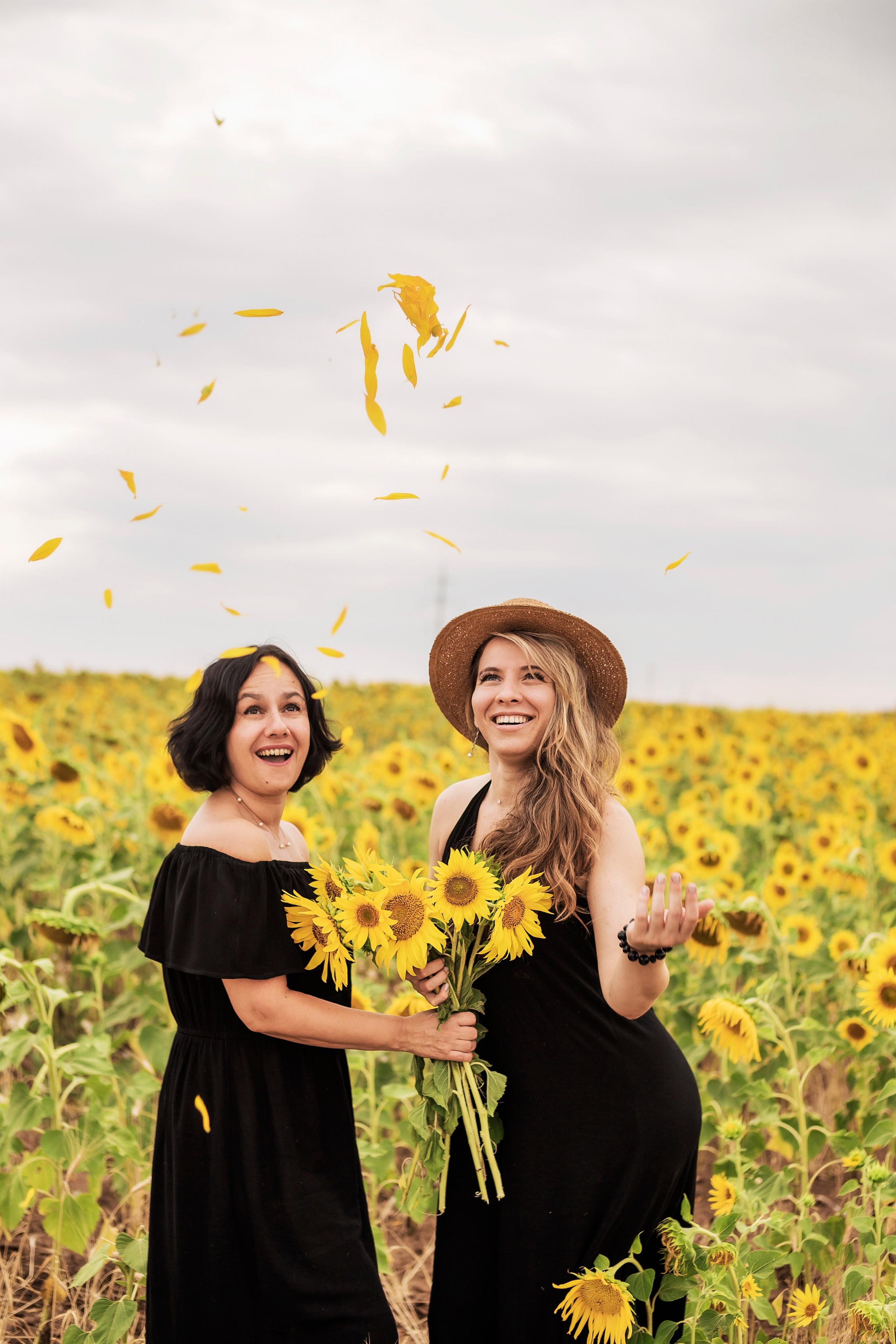 Фото в подсолнухах. Семейный фотограф в Саратове