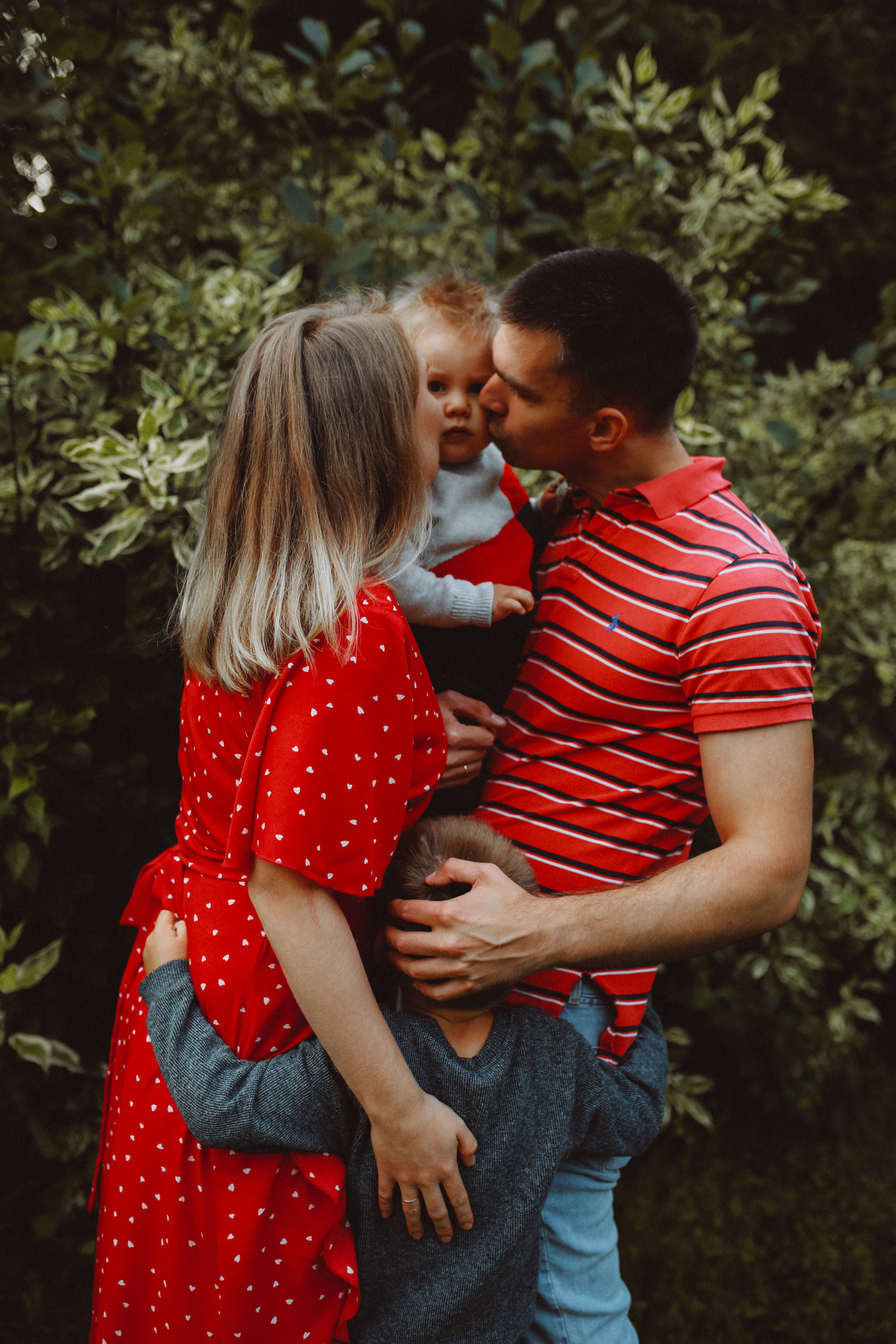 Дима, Аля и малыши Тимофей с Даней. Семейный фотограф в Москве и Люберцах Юлия Гуськова