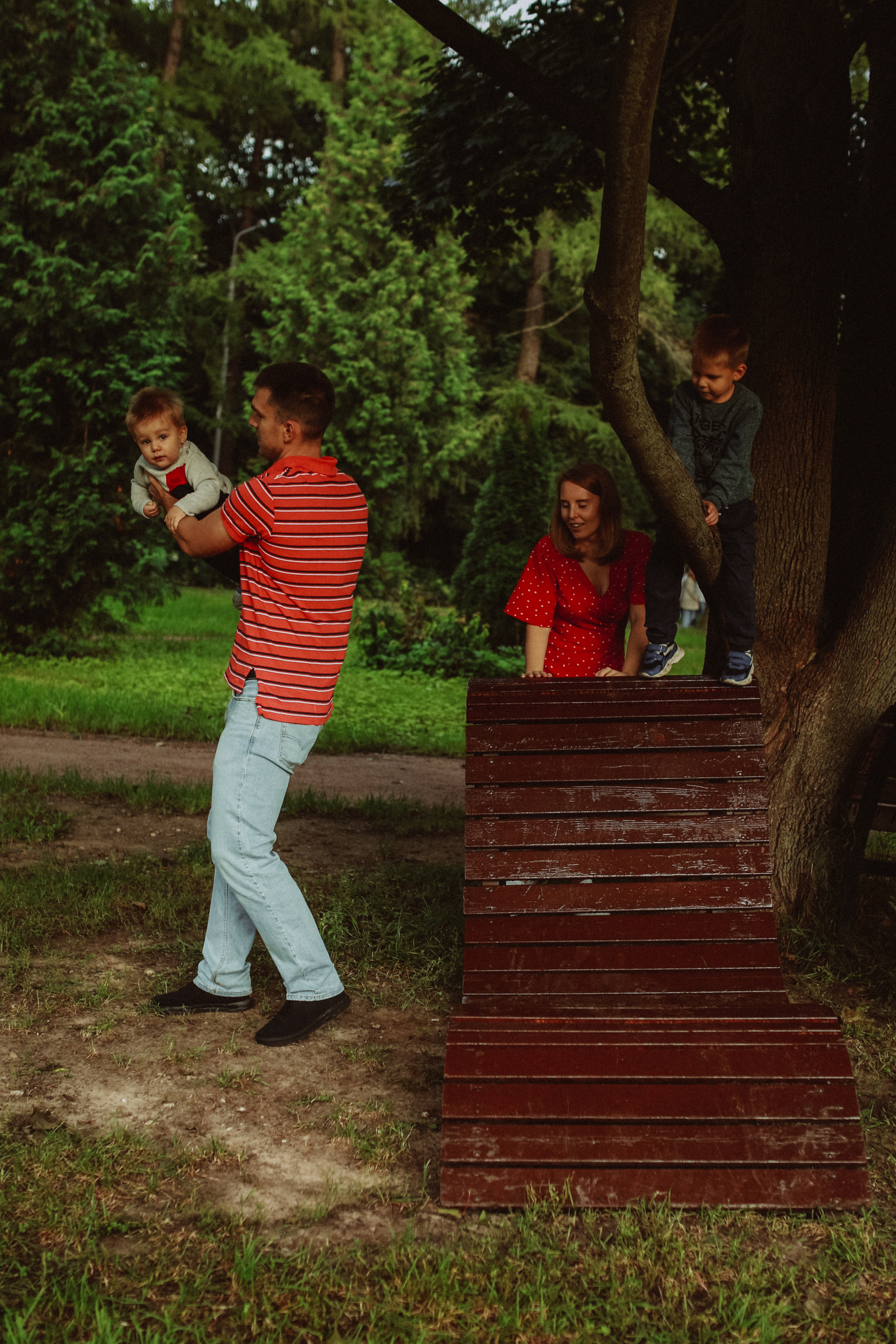 Дима, Аля и малыши Тимофей с Даней. Семейный фотограф в Москве и Люберцах Юлия Гуськова