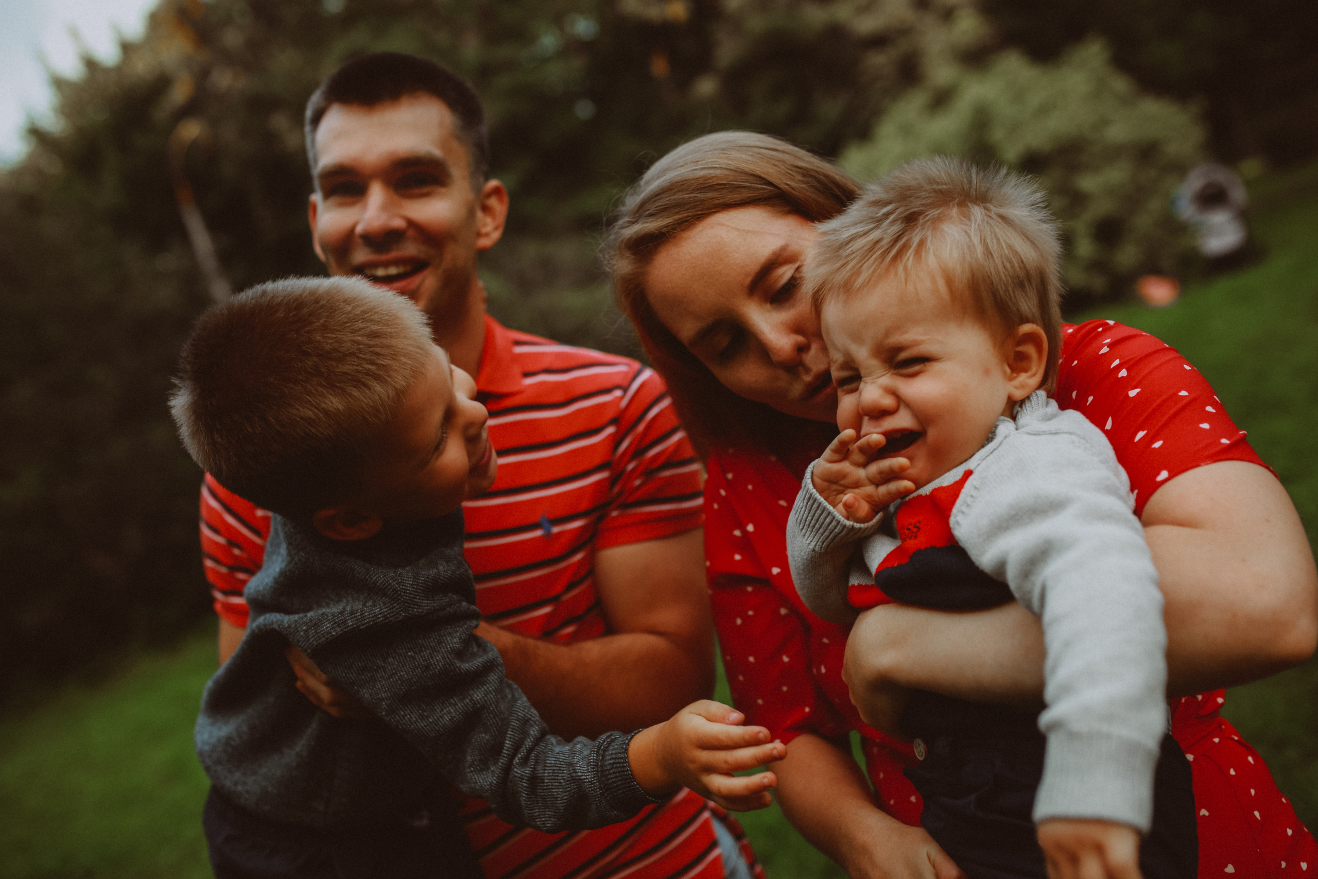 Дима, Аля и малыши Тимофей с Даней. Семейный фотограф в Москве и Люберцах Юлия Гуськова