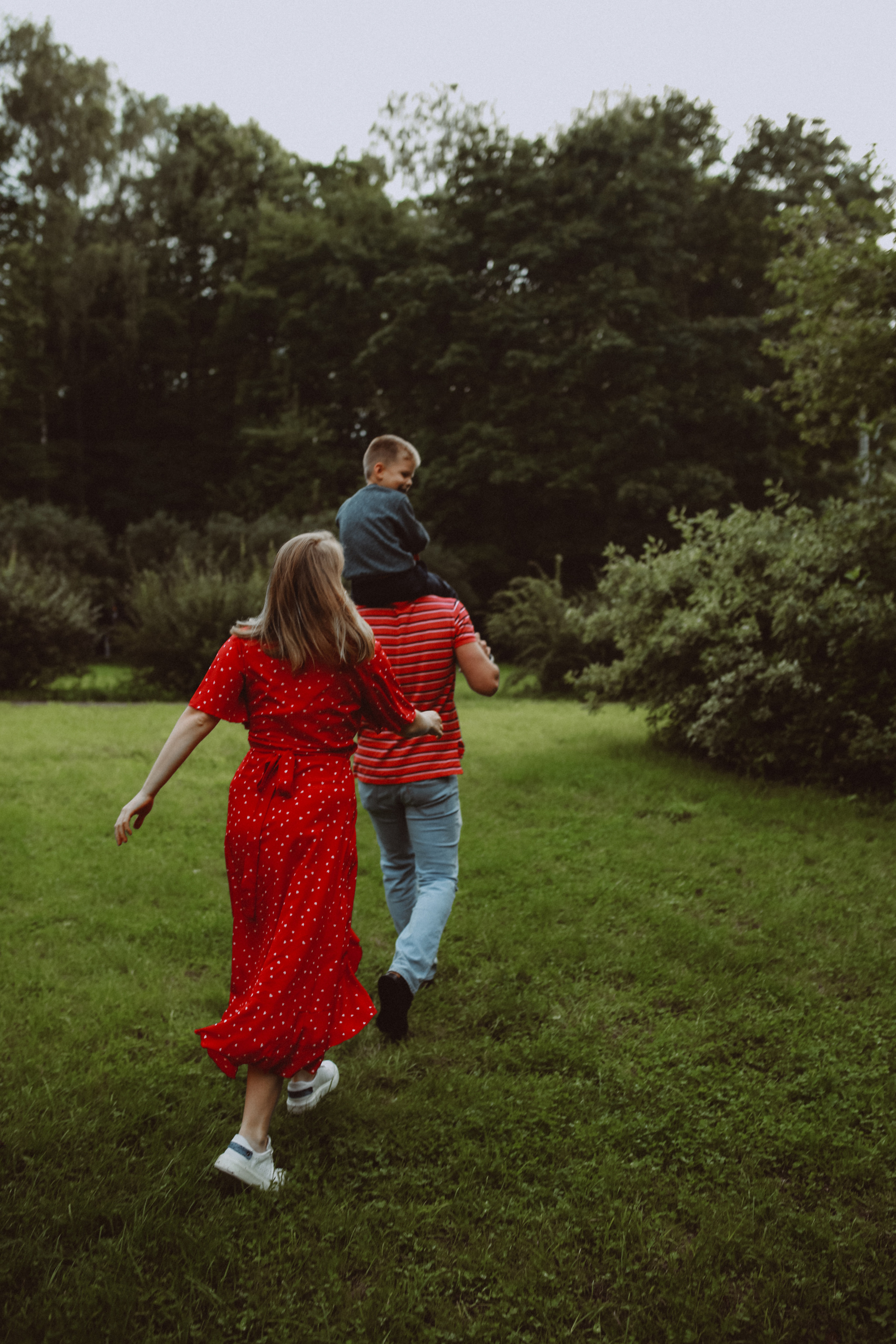 Дима, Аля и малыши Тимофей с Даней. Семейный фотограф в Москве и Люберцах Юлия Гуськова