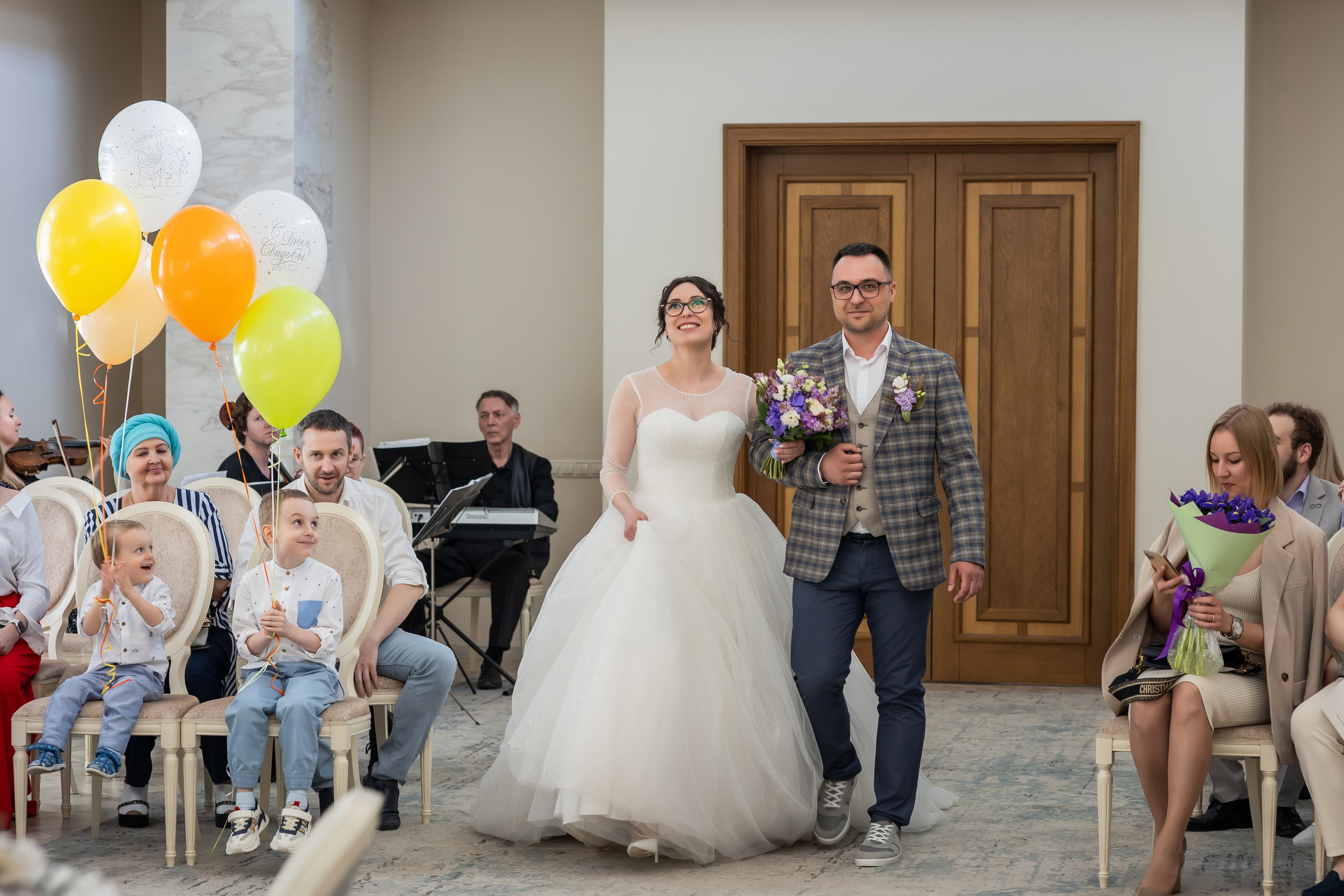 Миша и Маша. Весенняя свадьба 18.04.2023. Семейный фотограф в Москве Наталья Чуб, заказать Фотокнигу