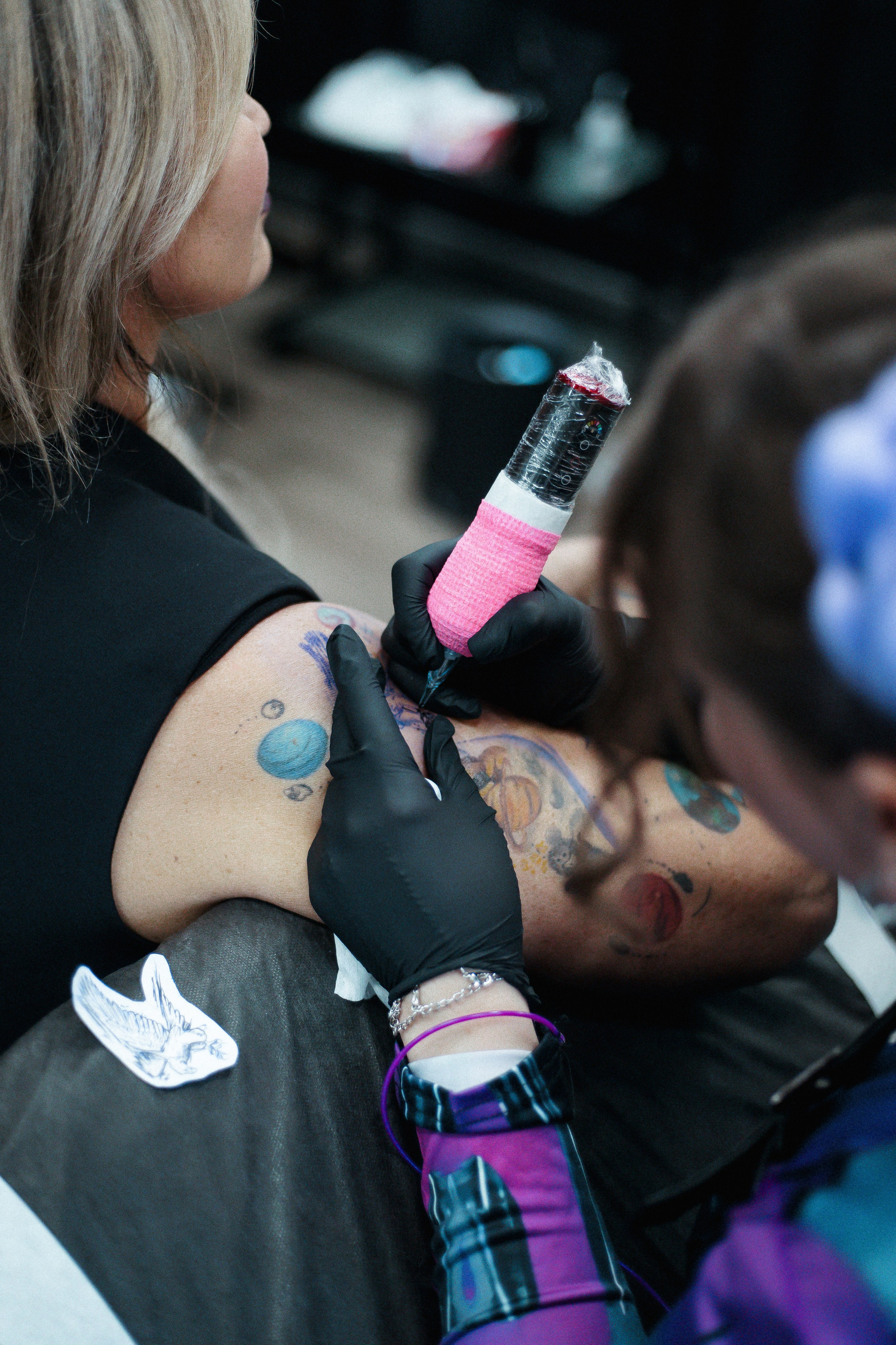 Walk-In Day в стиле киберпанк в тату-студии MUKHINA TATTOO. СВОИ. ФОТООТЧЕТЫ-СОБЫТИЯ-МЕСТА