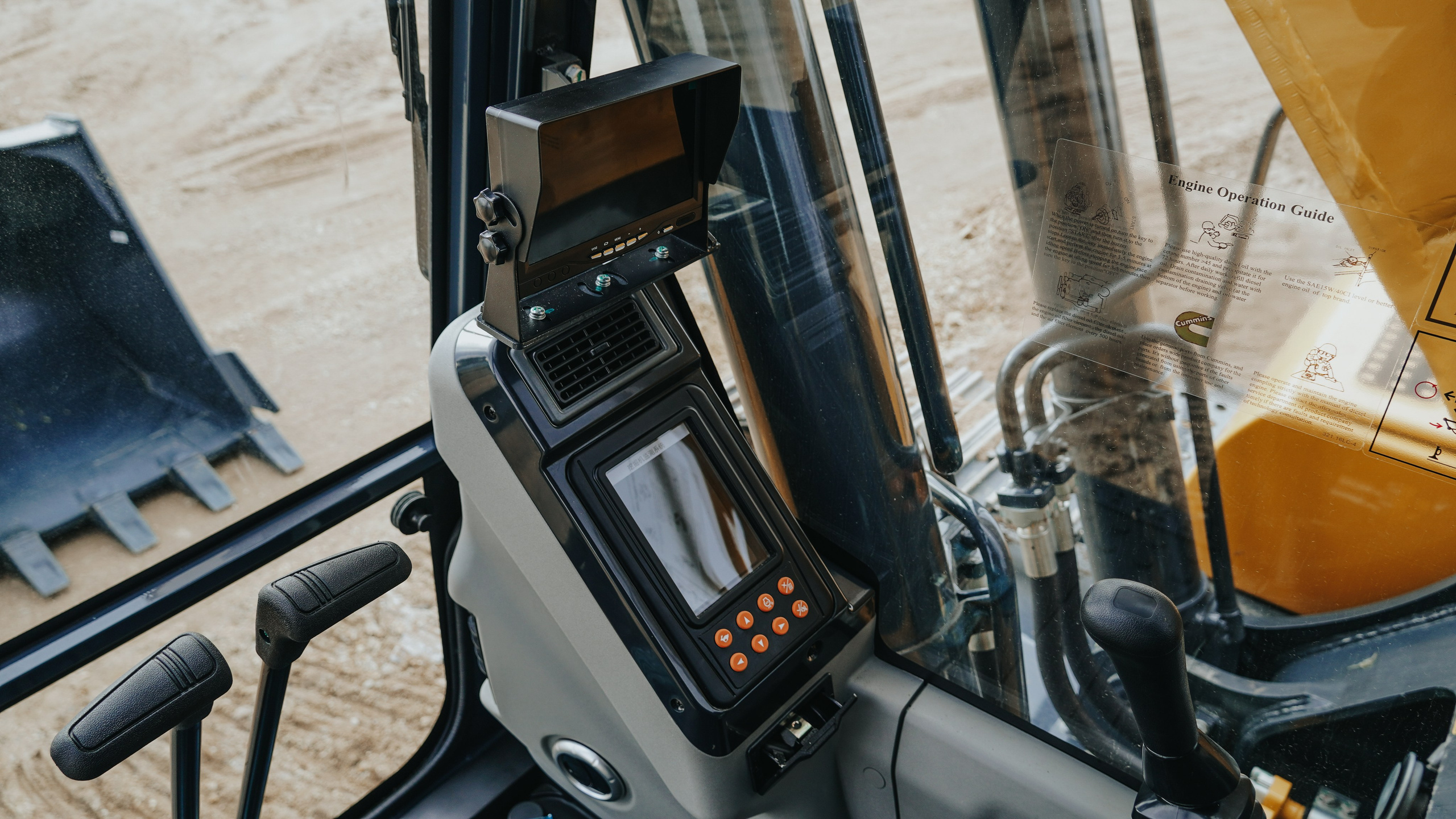 Фото гус. экс. Beezone В250EW. Продажа и обслуживание грузовой техники и спецтехники в г. Новосибирск компания СТИ