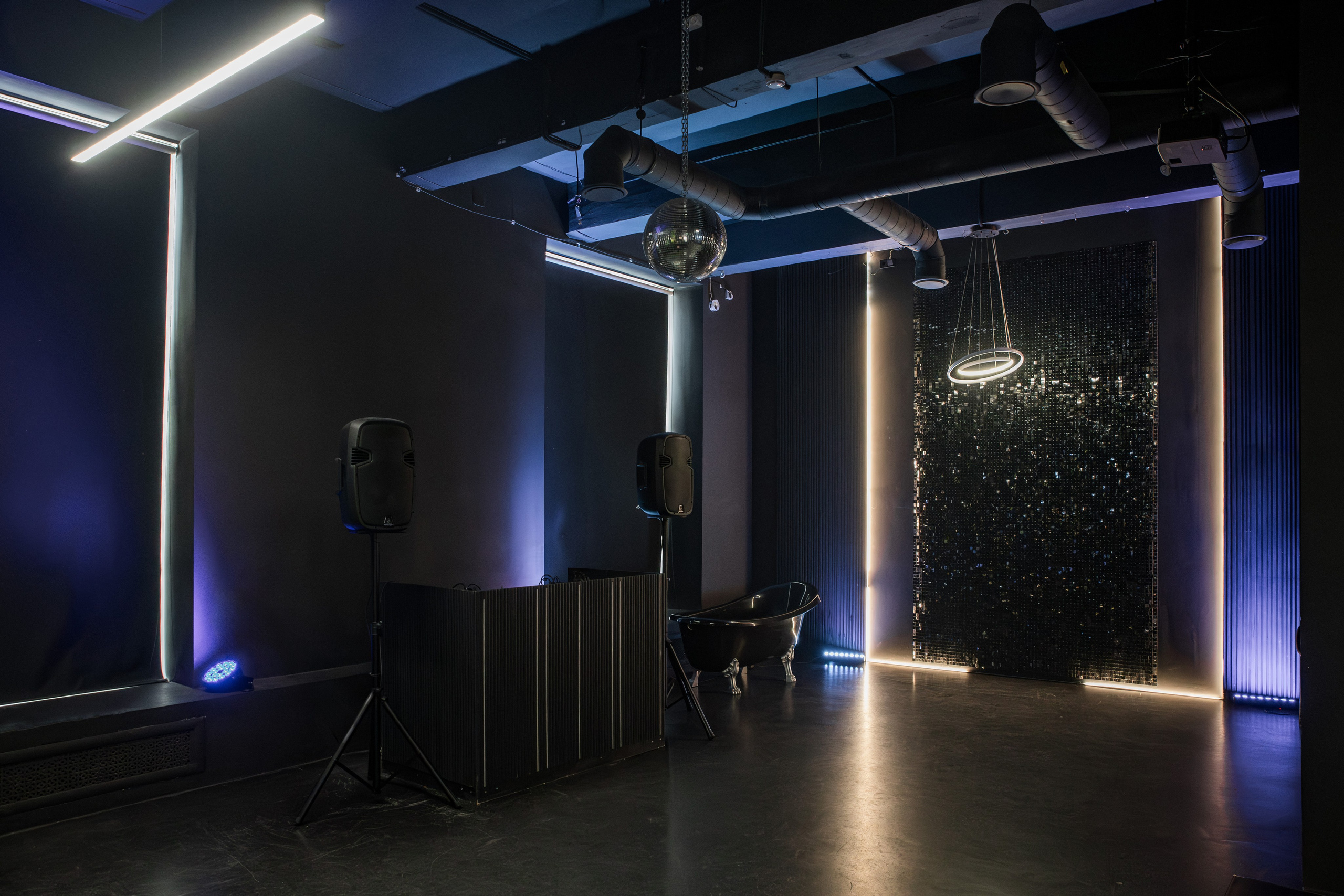 Mr. Black (лето). Аренда лофта в СПб для мероприятий