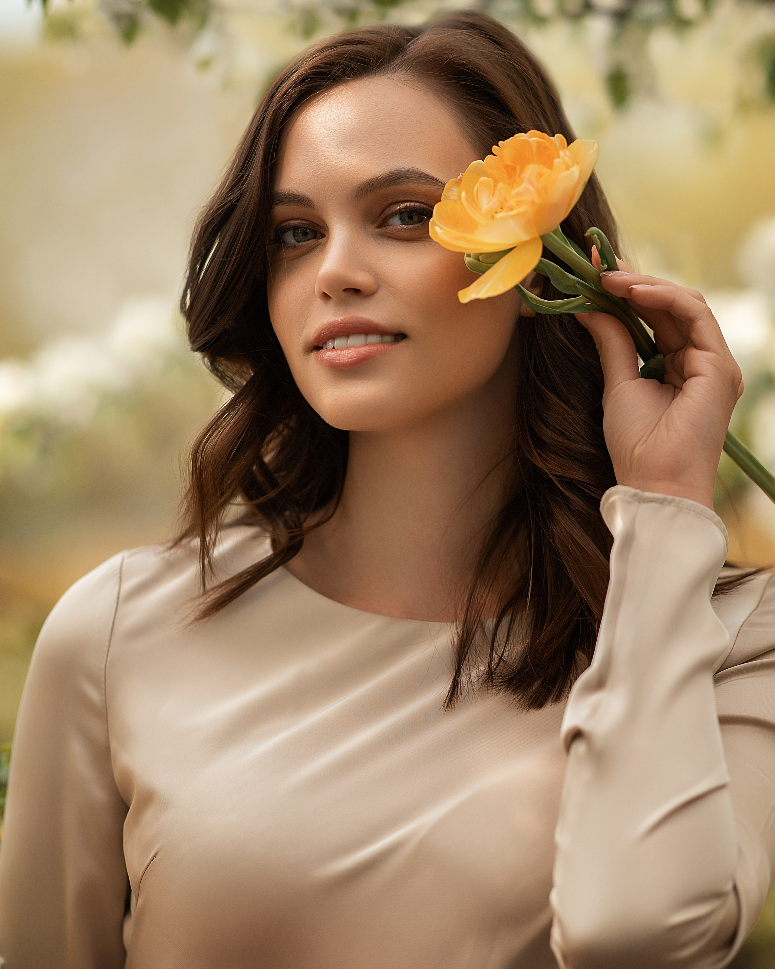 Фотосессия девушки в цветении. Женский фотограф в Москве Богдашкина Динара