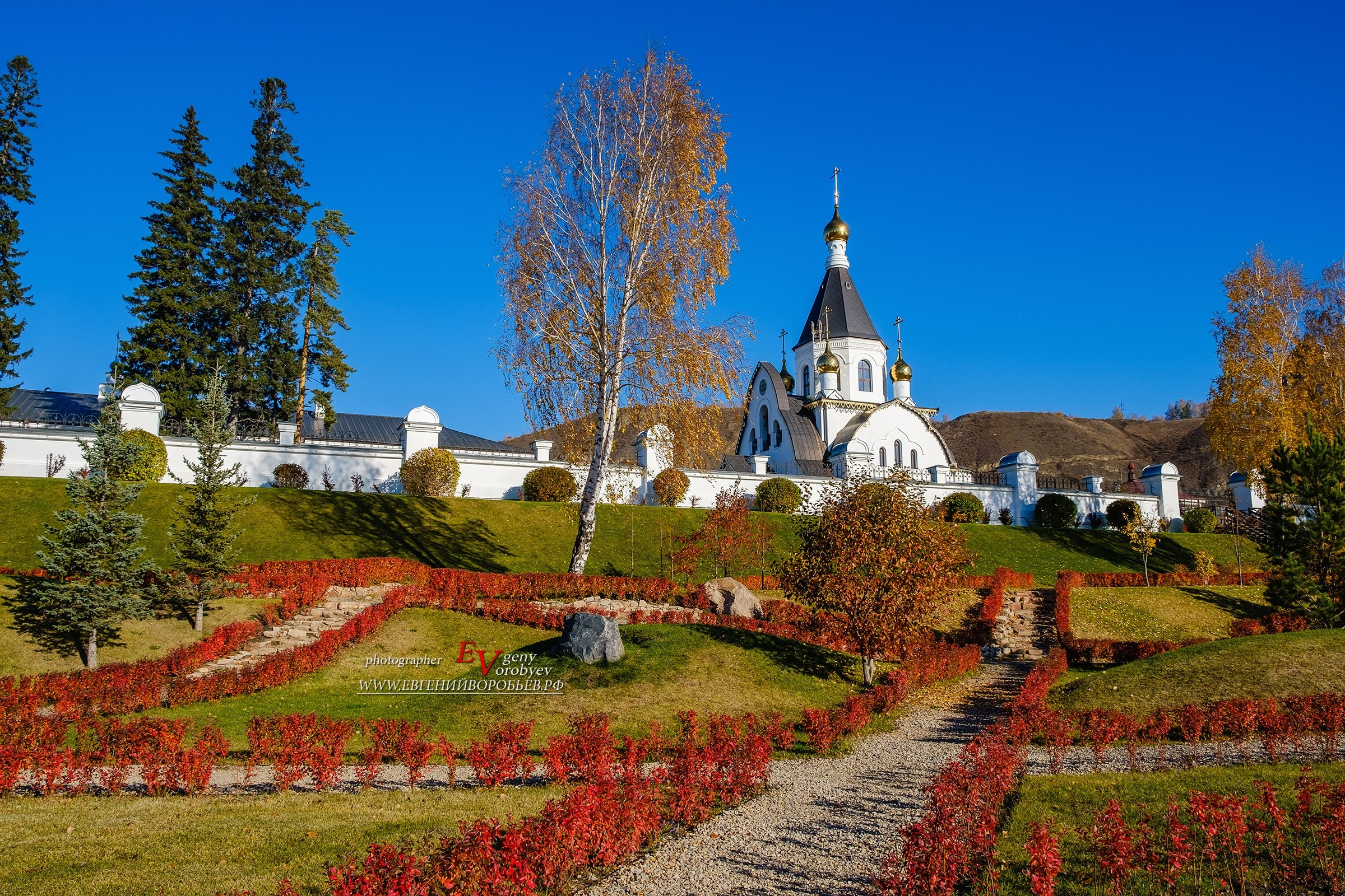 экскурсии Красноярск Мужской монастырь на берегу Енисея Свято успенский храм церковь Красноярск экскурсии индивидуальный тур фото интересные места что посмотреть куда сходить что посетить достопримечательности Красноярска фототур фотосессия аренда кабриолета аренда микроавтобуса трансфер цена заказать экскурсию программа маршрут смотровые площадки видовые красивые места Национальный парк заповедник Столбы Дивногорск Красноярская ГЭС путешествие туристический маршрут место силы Часовня Параскевы Пятницы Коммунальный мост остров Татышев Бобровый лог Николаевская сопка набережная Енисея село Овсянка музей Астафьева Караульная гора Виноградовский мост гид экскурсовод индивидуальная экскурсия фотосъемка виды на Енисей фанпарк Бобровый лог парк флоры и фауны Роев ручей Торгашинский хребет скала Такмак вантовый мост куда сходить цены расписание заказать онлайн экскурсионное обслуживание трансфер на комфортабельном автобусе