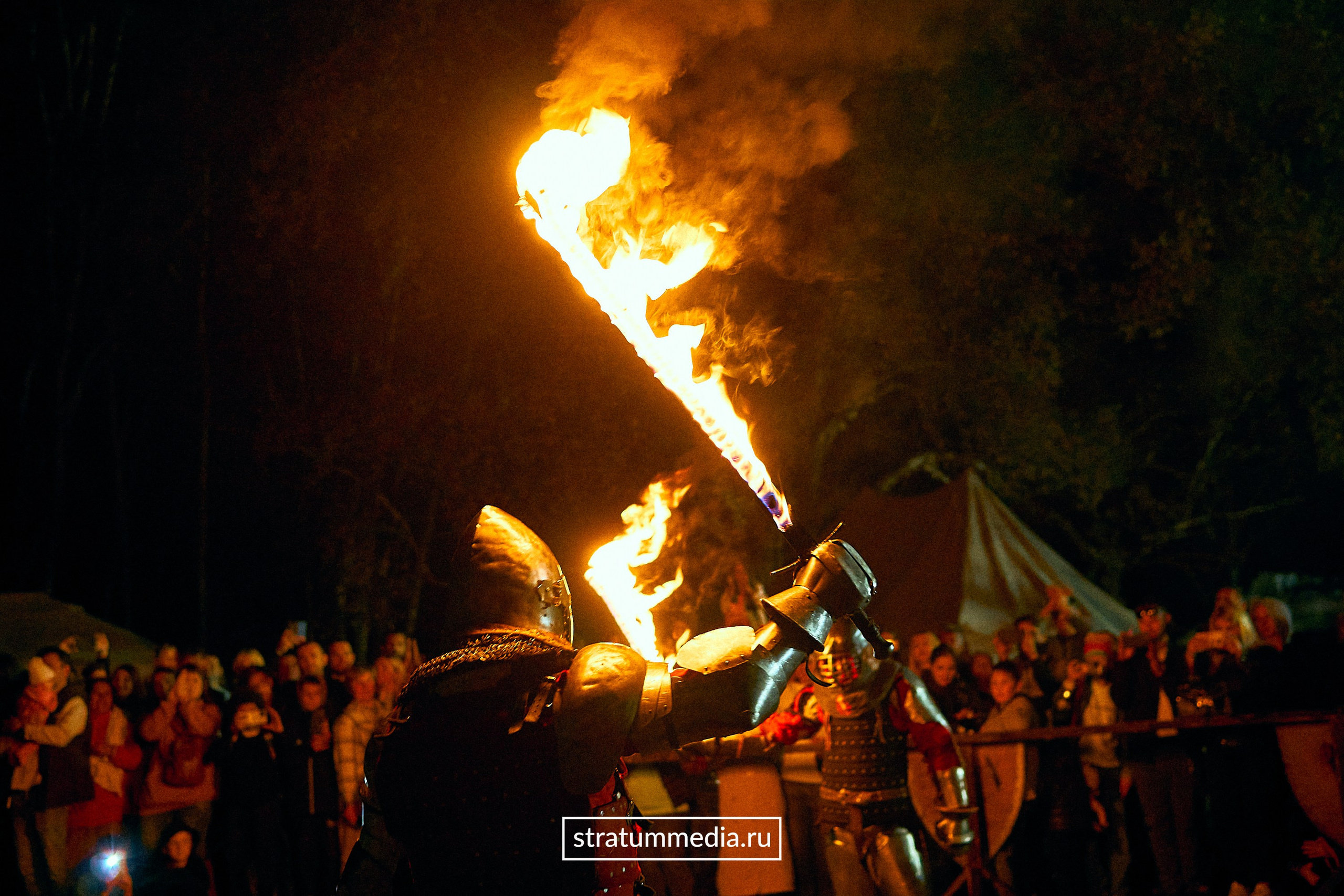 Fire Show at Park. Stratum Media — Фото-Видео Съемки