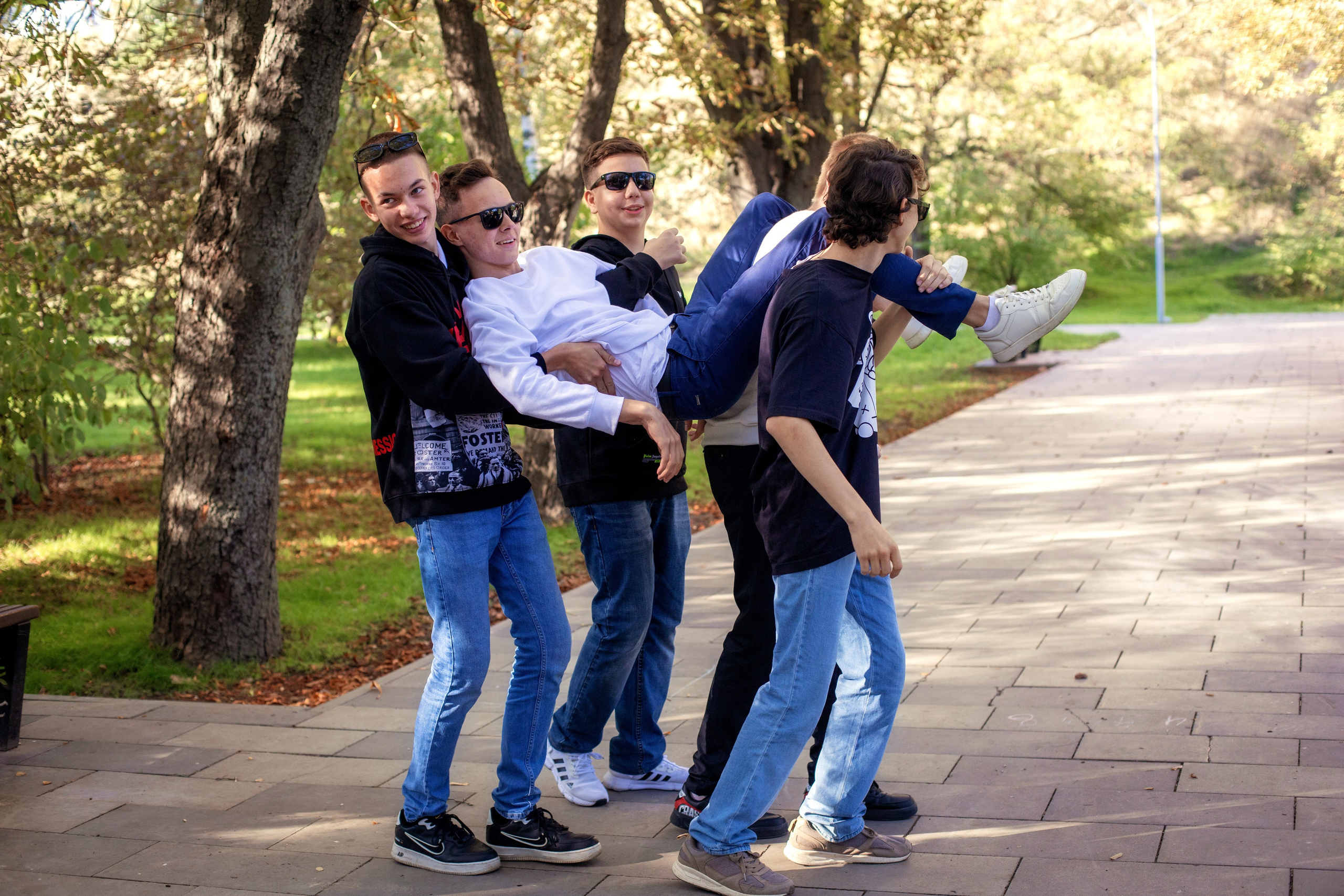 Пример уличной фотосессии 9 класс 34 школы г. Таганрога. Выпускные альбомы в Таганроге и Ростовской Области