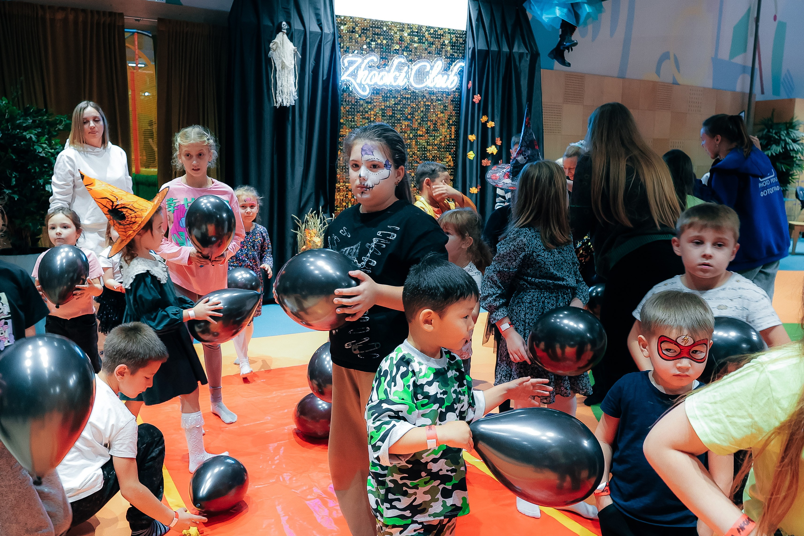 02.11 Halloween в Zhooki Park. Команда специалистов в мире фотографии и видео. Детский фотограф, семейный фотограф