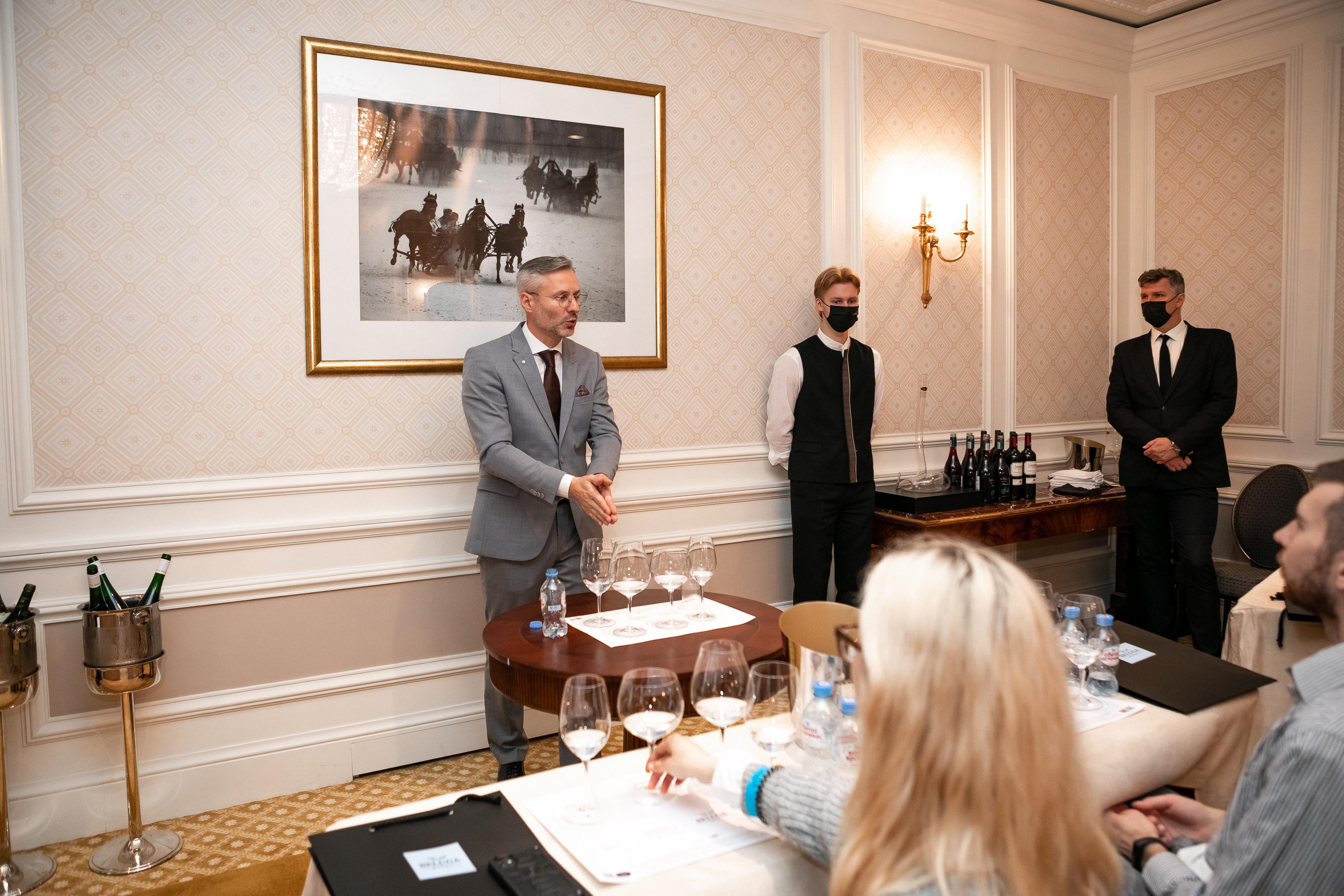 Репортажная фотосъемка дня рождения в ресторане, на теплоходе. Семейный и свадебный фотограф в Санкт-Петербурге Таша Семёнова