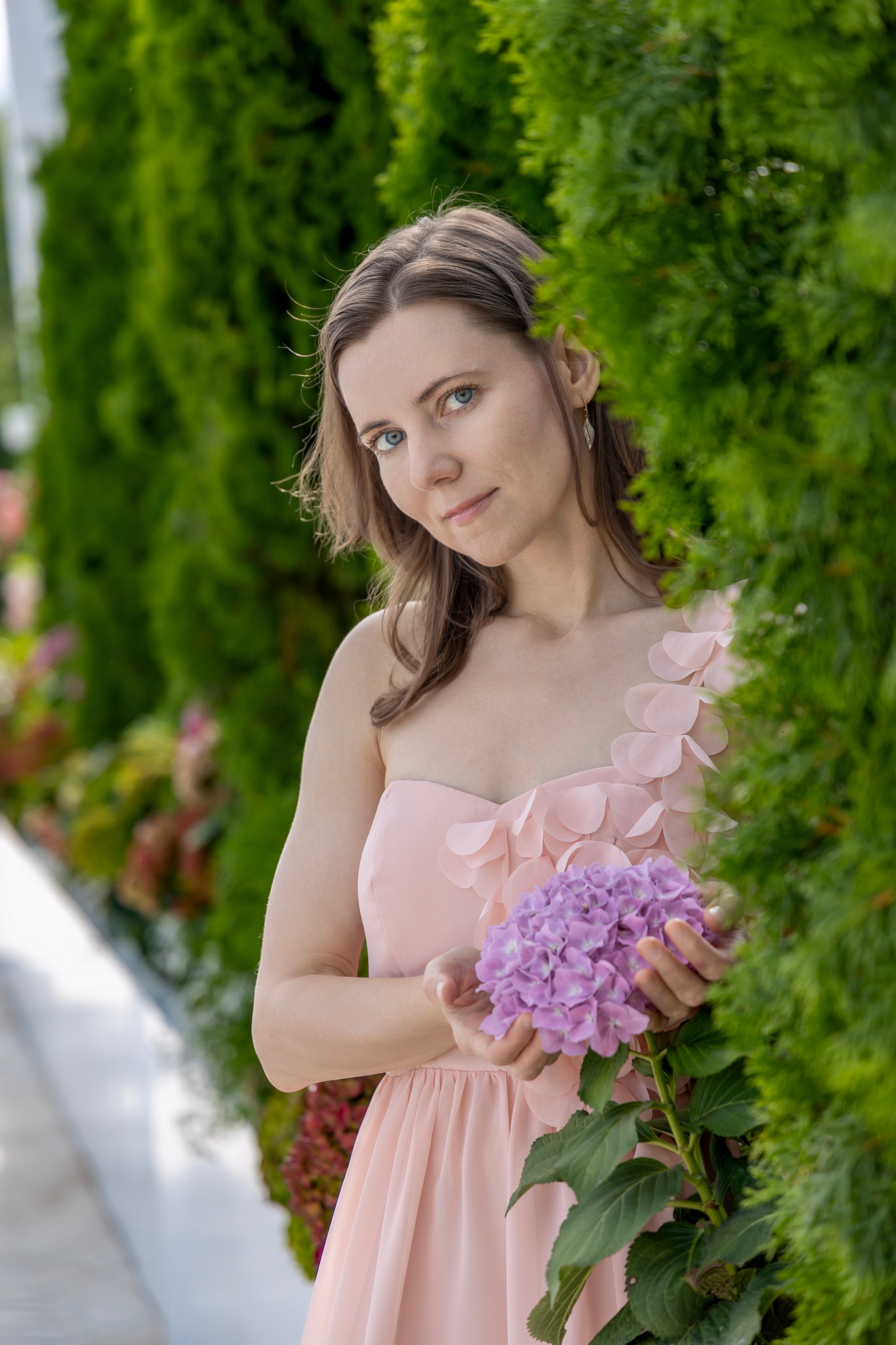 Фотосессия на новой набережной Коломенского: нежность, цветы и вдохновение. Репортажный, семейный и студийный фотограф в Москве Демин Алексей