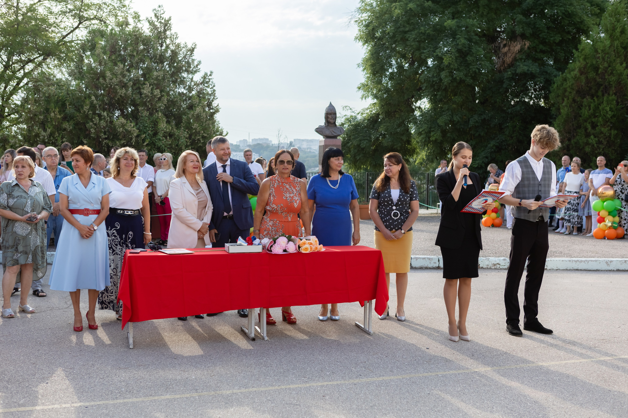Первый раз — в первый класс. Фотосессия первоклассников 1 сентября. Свадебный фотограф, фотосъемка в Крыму, Севастополе, Симферополе, Ялте