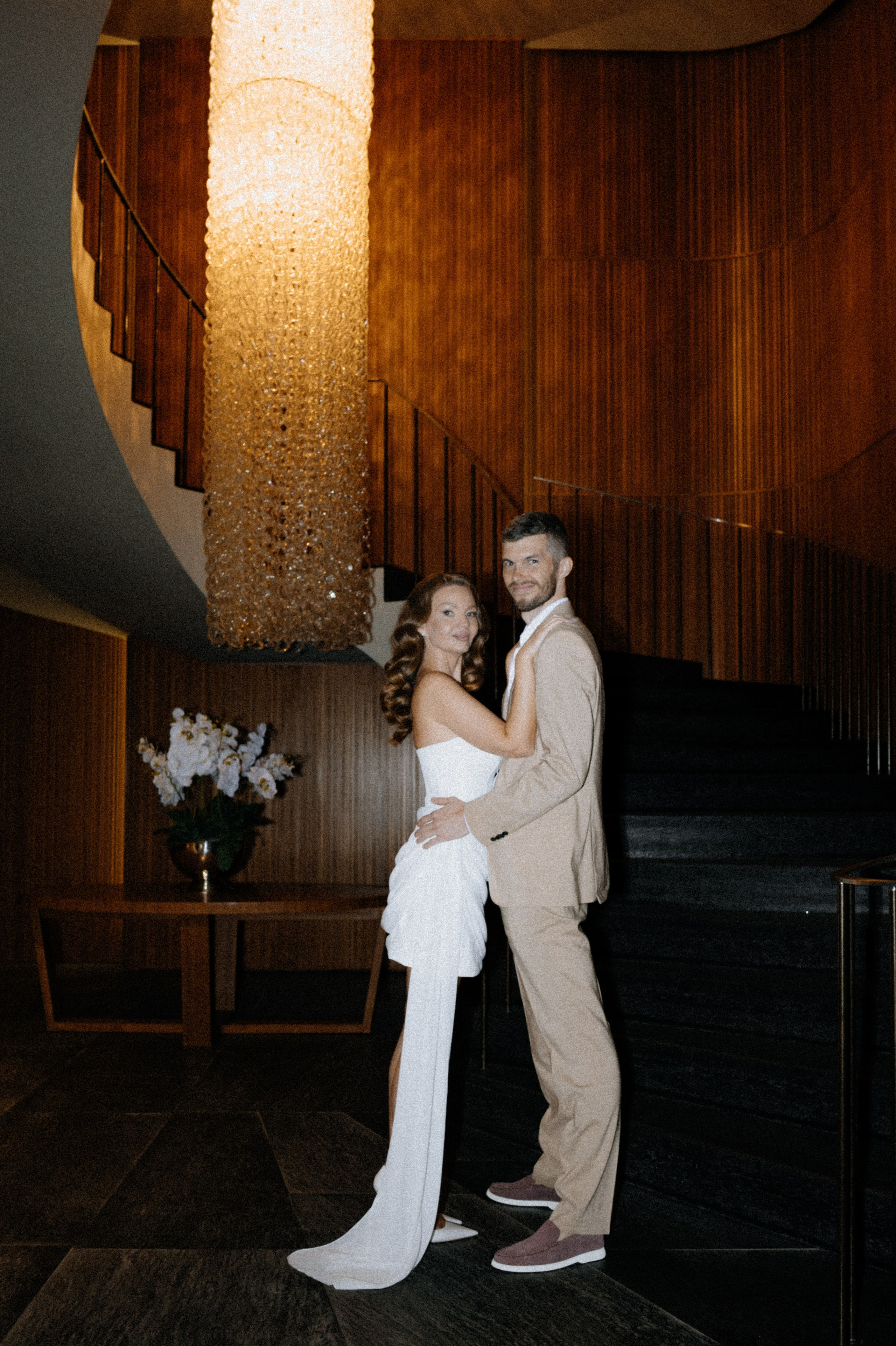 Свадебная фотосессия на лестнице в Барвиха Hotel & Spa