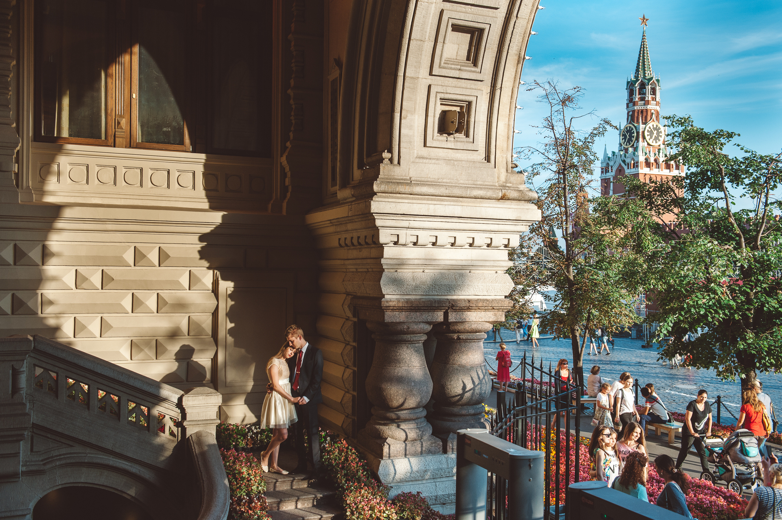 Свадебная фотосессия в центре Москвы. Семейный фотограф в Москве Елена Снегирева