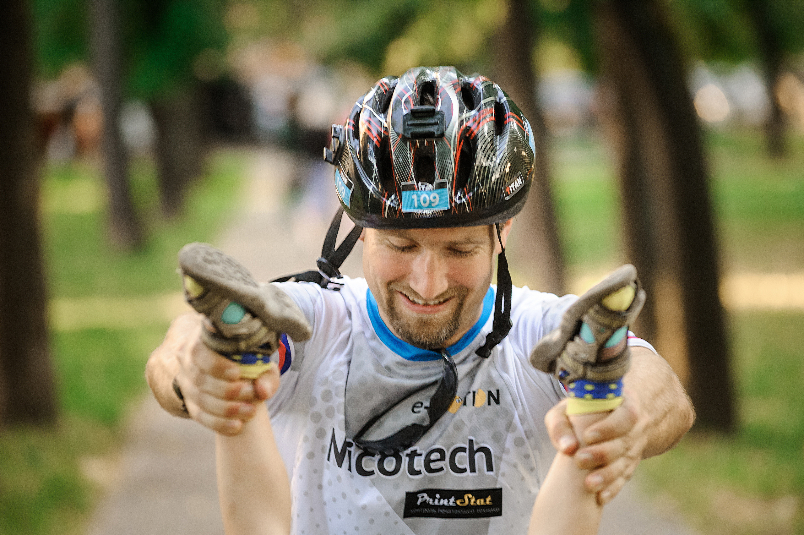 Спортивная семейная фотосессия в парке. Семейный фотограф в Москве Елена Снегирева