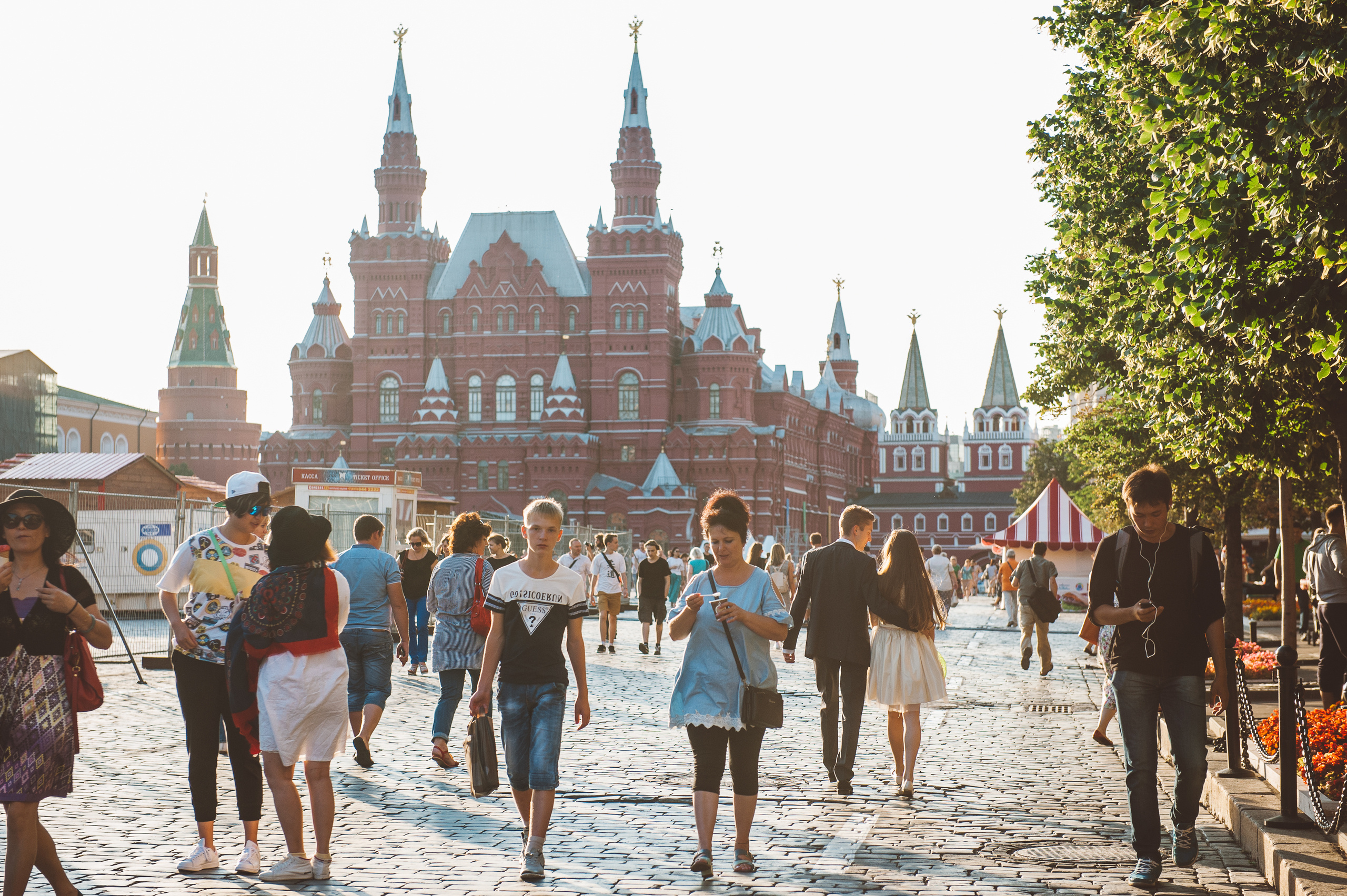 Свадебная фотосессия в центре Москвы. Семейный фотограф в Москве Елена Снегирева