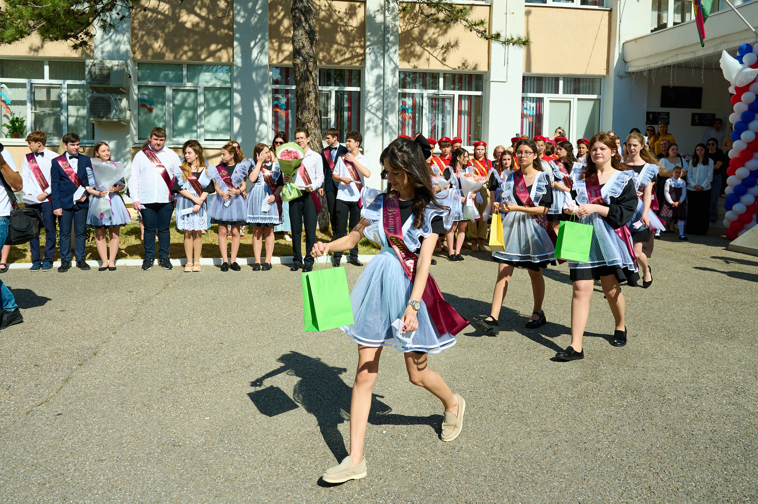 Последний звонок 2025. Жизнь курорта Кабардинка в фотографиях