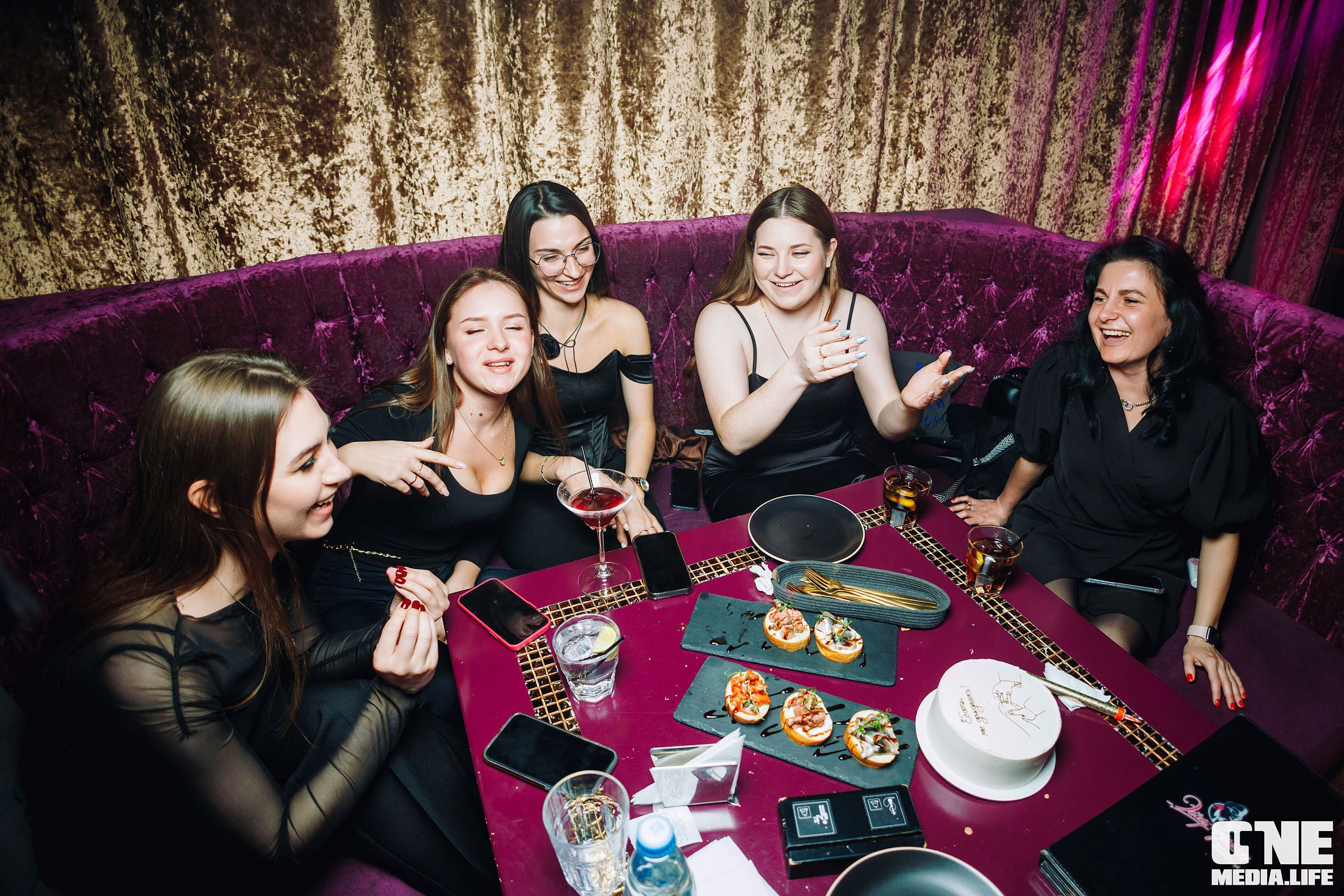 Фоторепортаж из караоке-клуба Эйфория. One Media Life: фоторепортажи, фотоотчеты с мероприятий и заведений