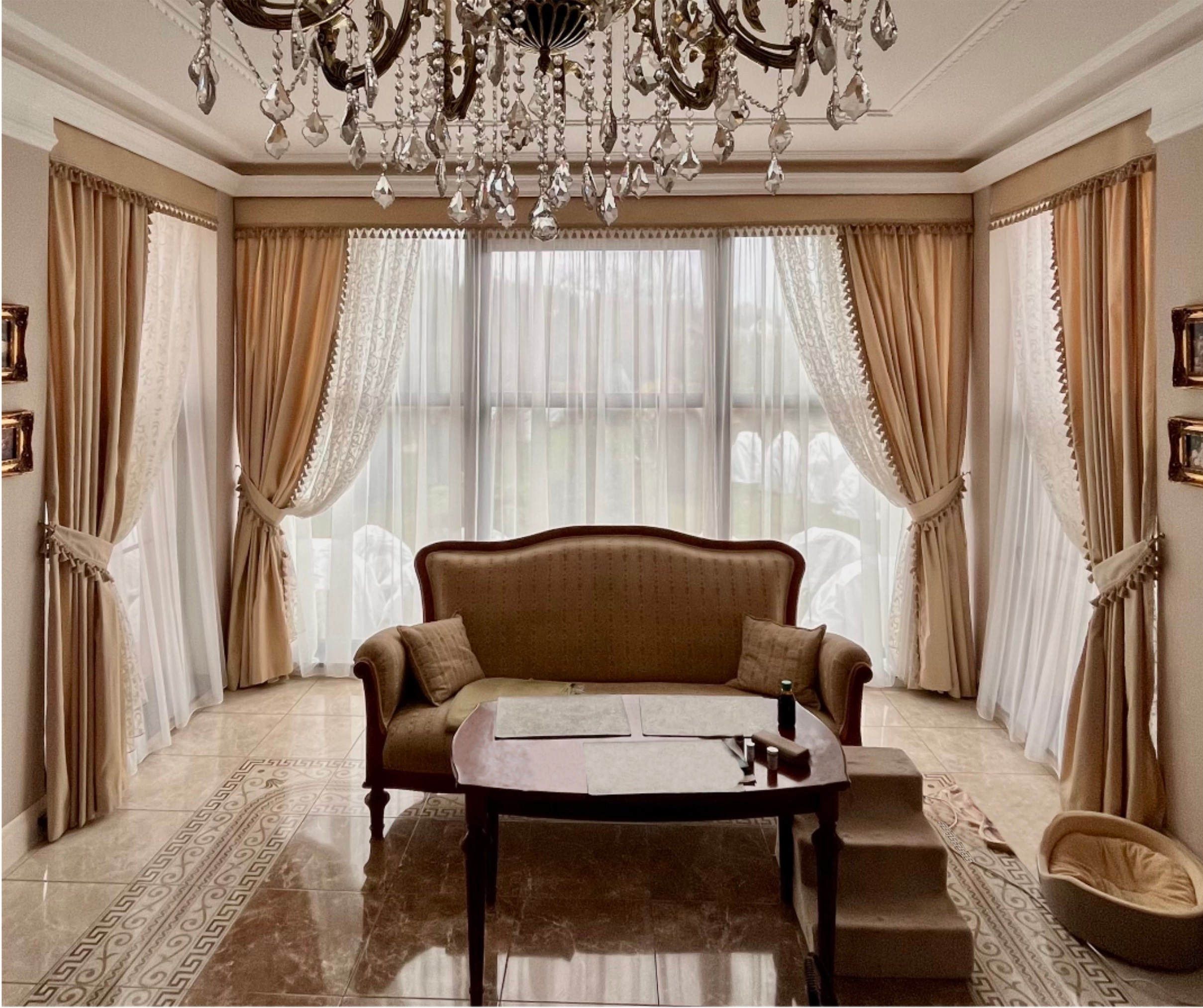 Шторы в гостиную. Салон по пошиву штор на заказ по индивидуальным размерам