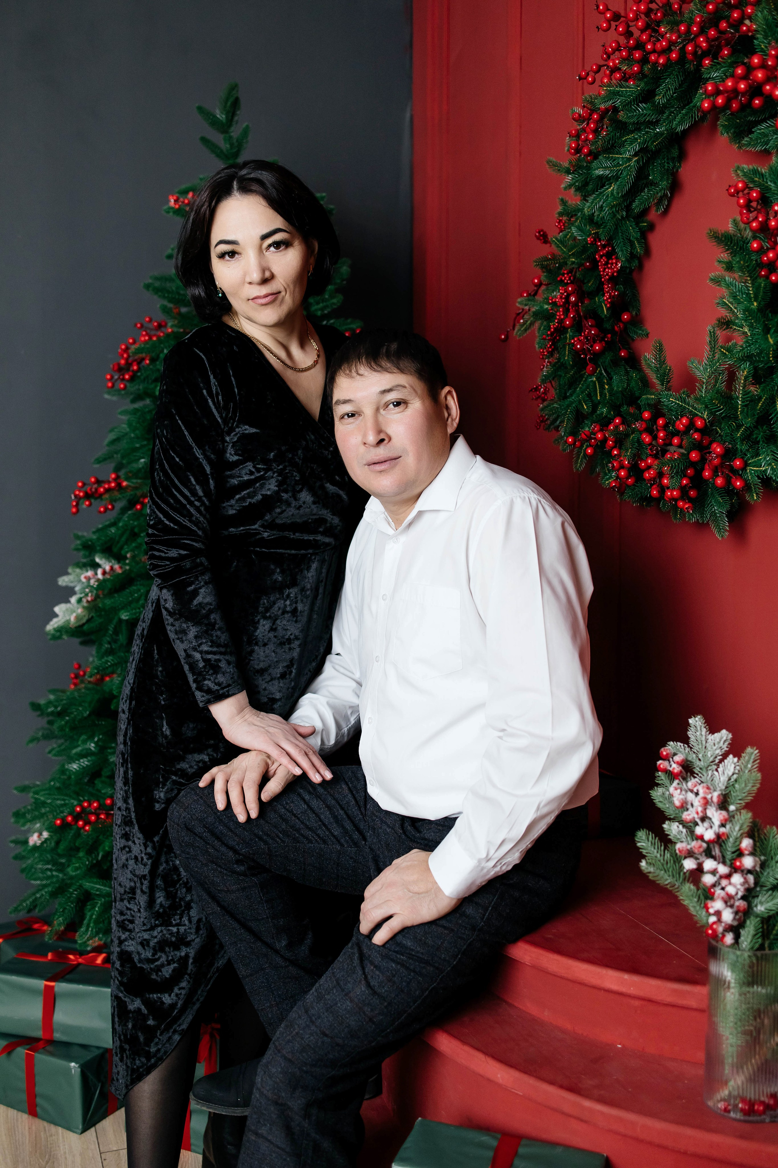 Семейная фотосессия Адия и Куан НГ 2026. Женский фотограф в Оренбурге Ирина Заводчикова